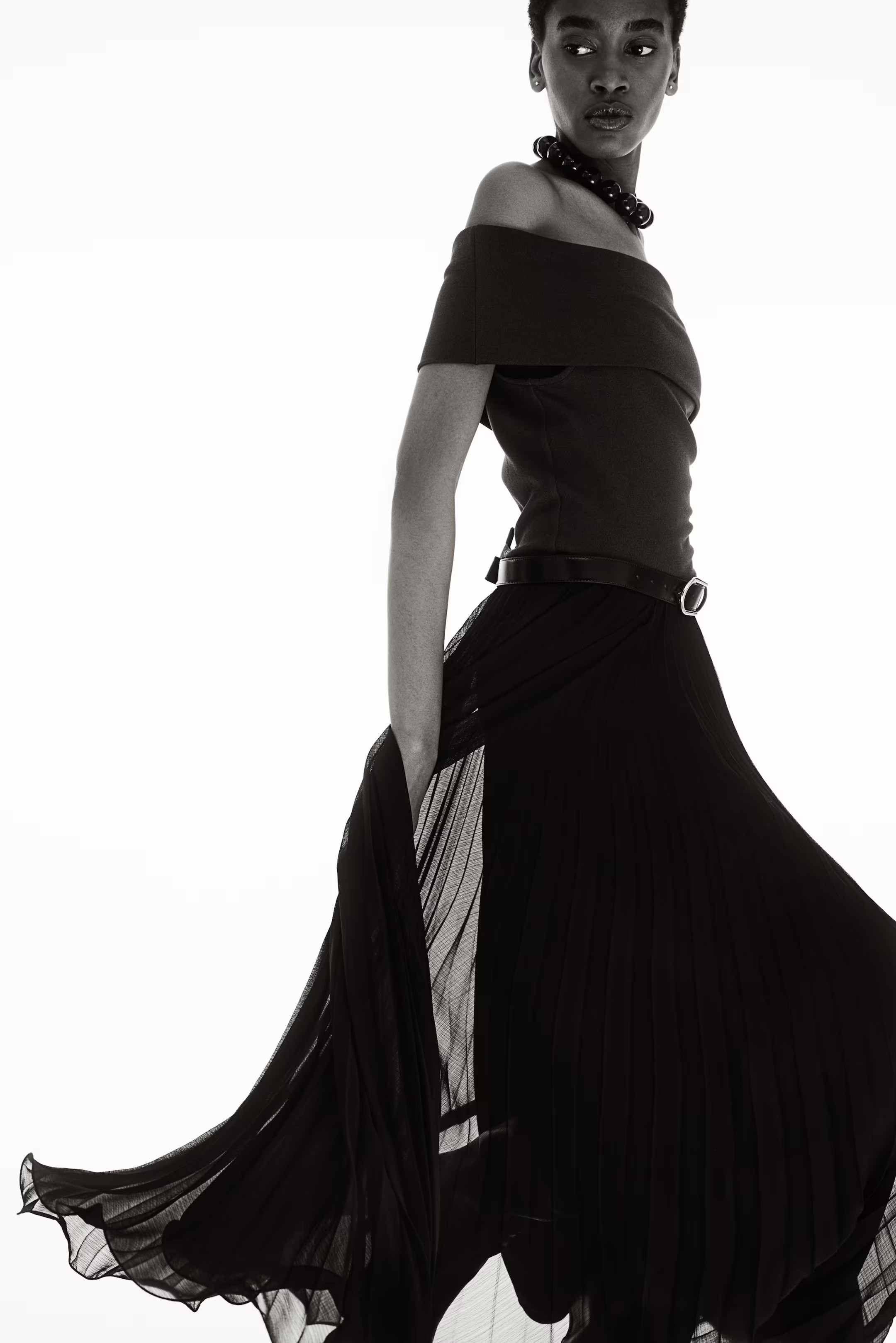 Off-the-shoulder top | H&M (UK, MY, IN, SG, PH, TW, HK)