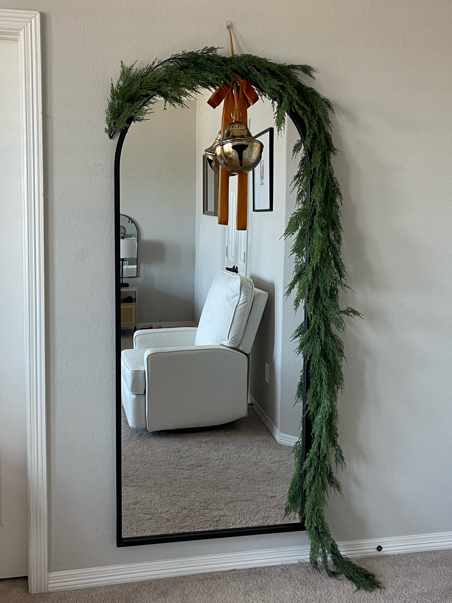 neutral arch mirror styling 

#LTKHoliday #LTKHolidaySale #LTKSeasonal