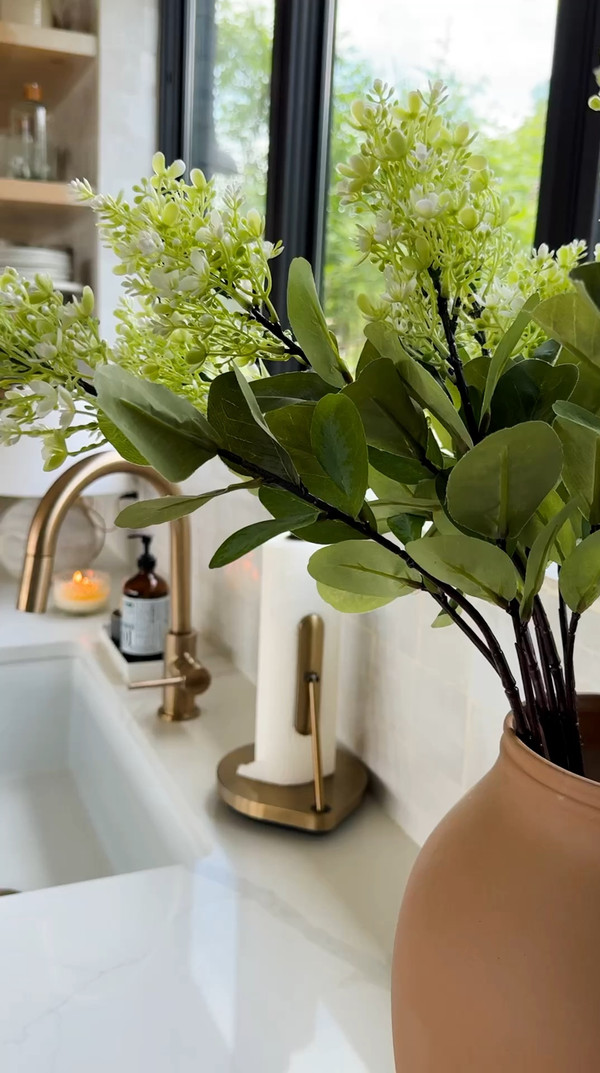 Modern kitchen decor featuring gold hardware!