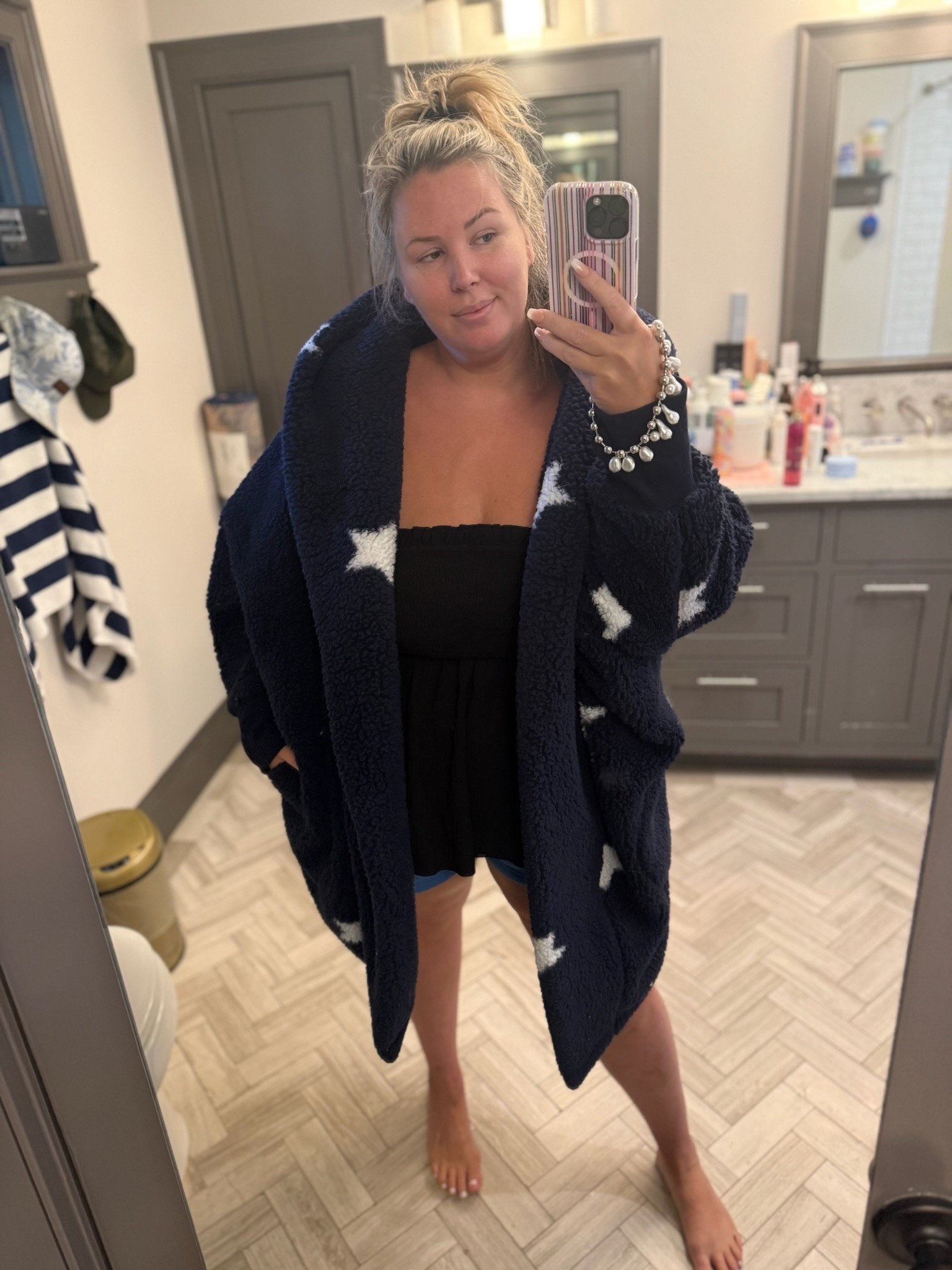 Coziest jacket ever! Perfect for lounging. Plus size, outfit inspo, comfy outfit, mom life, apron belly

#LTKMidsize #LTKPlusSize #LTKSeasonal