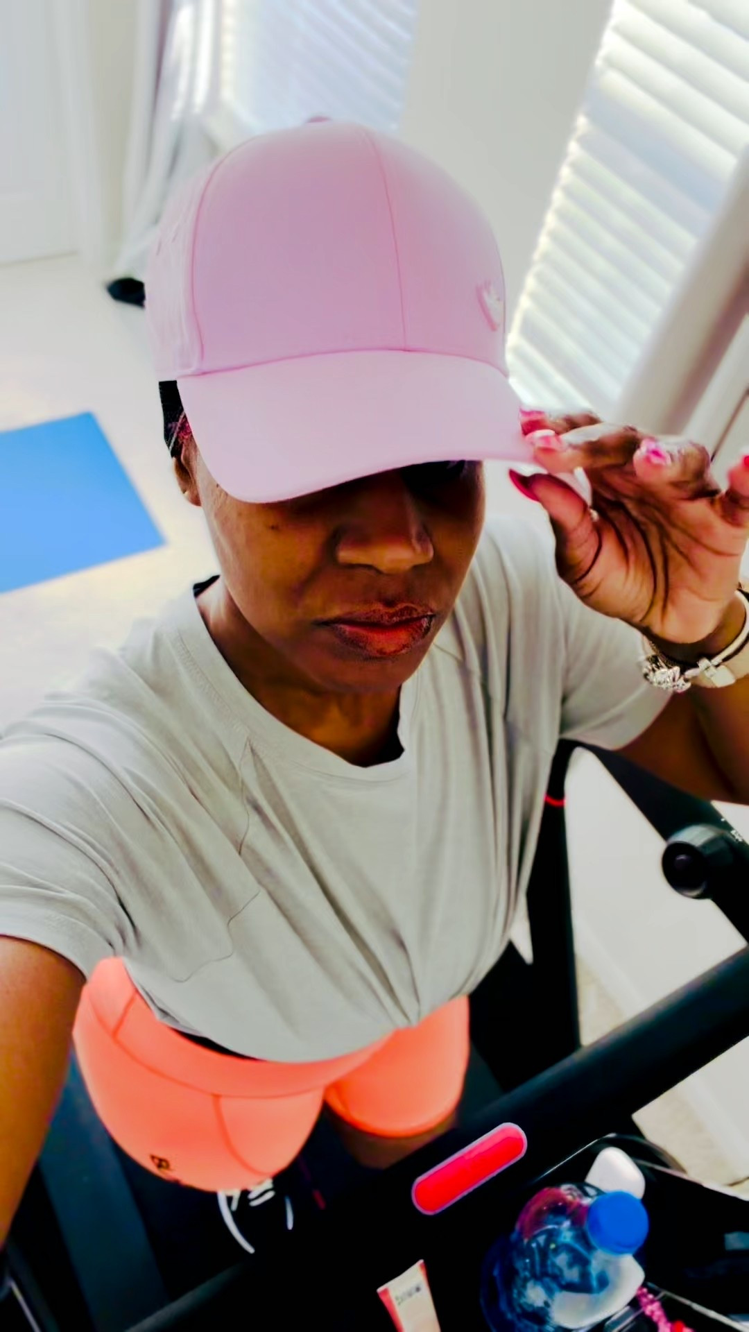 Showing Up Without the Motivation

Some days motivation is loud.
Some days it’s quiet.
And some days… it doesn’t show up at all.

Today wasn’t a high-energy day — so I gave myself 10 minutes instead of nothing.
Ten minutes of core work.
Ten minutes of honoring my body.
Ten minutes of keeping a promise to myself.

This is your reminder:
✨ Small effort still counts
✨ Consistency doesn’t need perfection
✨ You don’t have to feel ready to begin

Linked my favorite workout pieces for comfort + movement — because showing up gently still matters. 🤍


#LTKActive #LTKdayinmylife #LTKselfcare