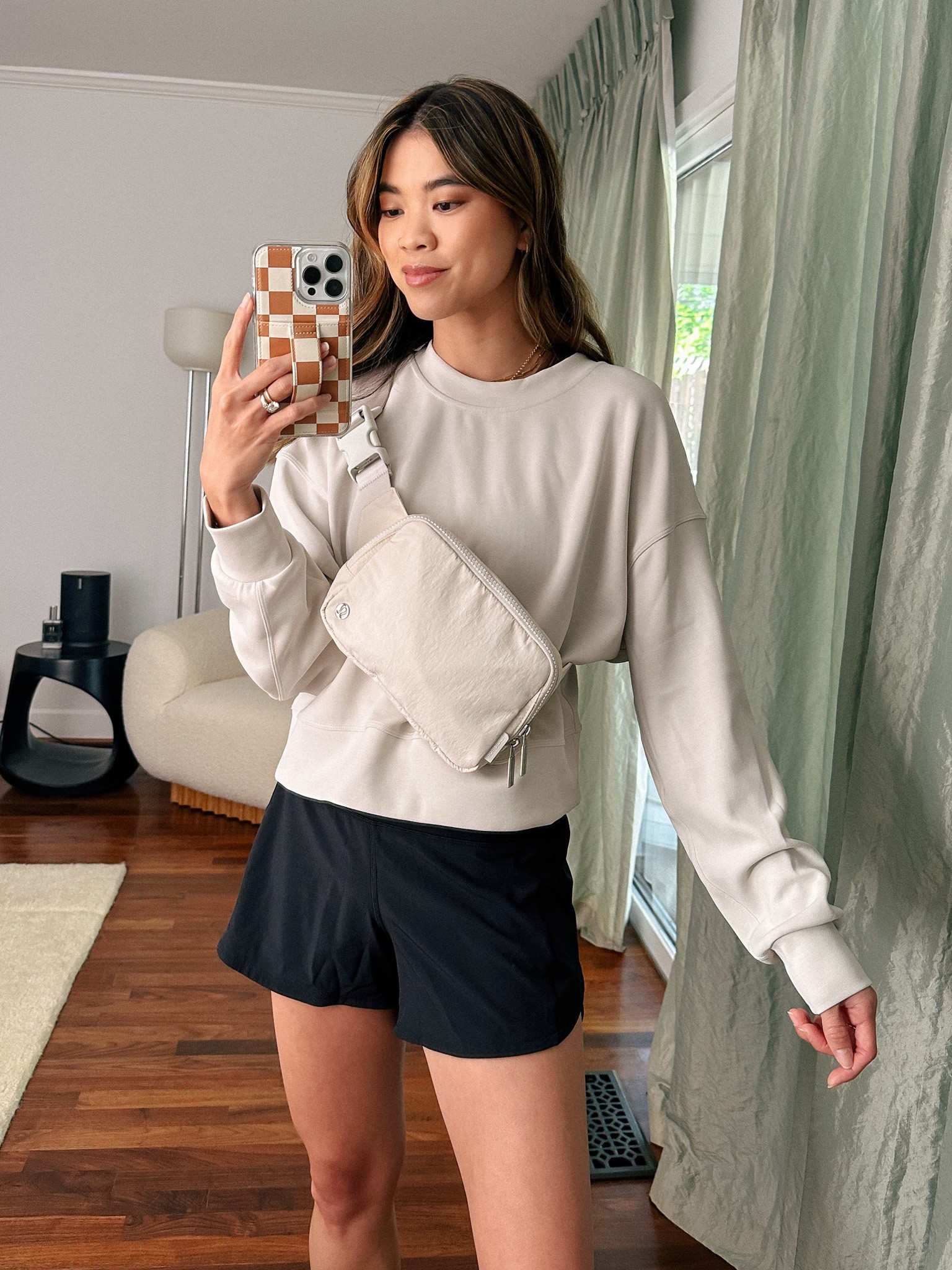 Tried out the belt bag 2L on a petite frame. I’m 5’ 2” for reference. 

#LTKSeasonal #LTKitbag #LTKFind