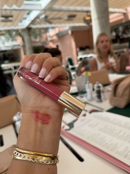 This new lip oil has plush color payoff and intense hydration without sliding off of the lips 👄 💓Pictured: Feige (pinky mauve) 

#LTKbeauty #LTKstyletip #LTKfindsunder50