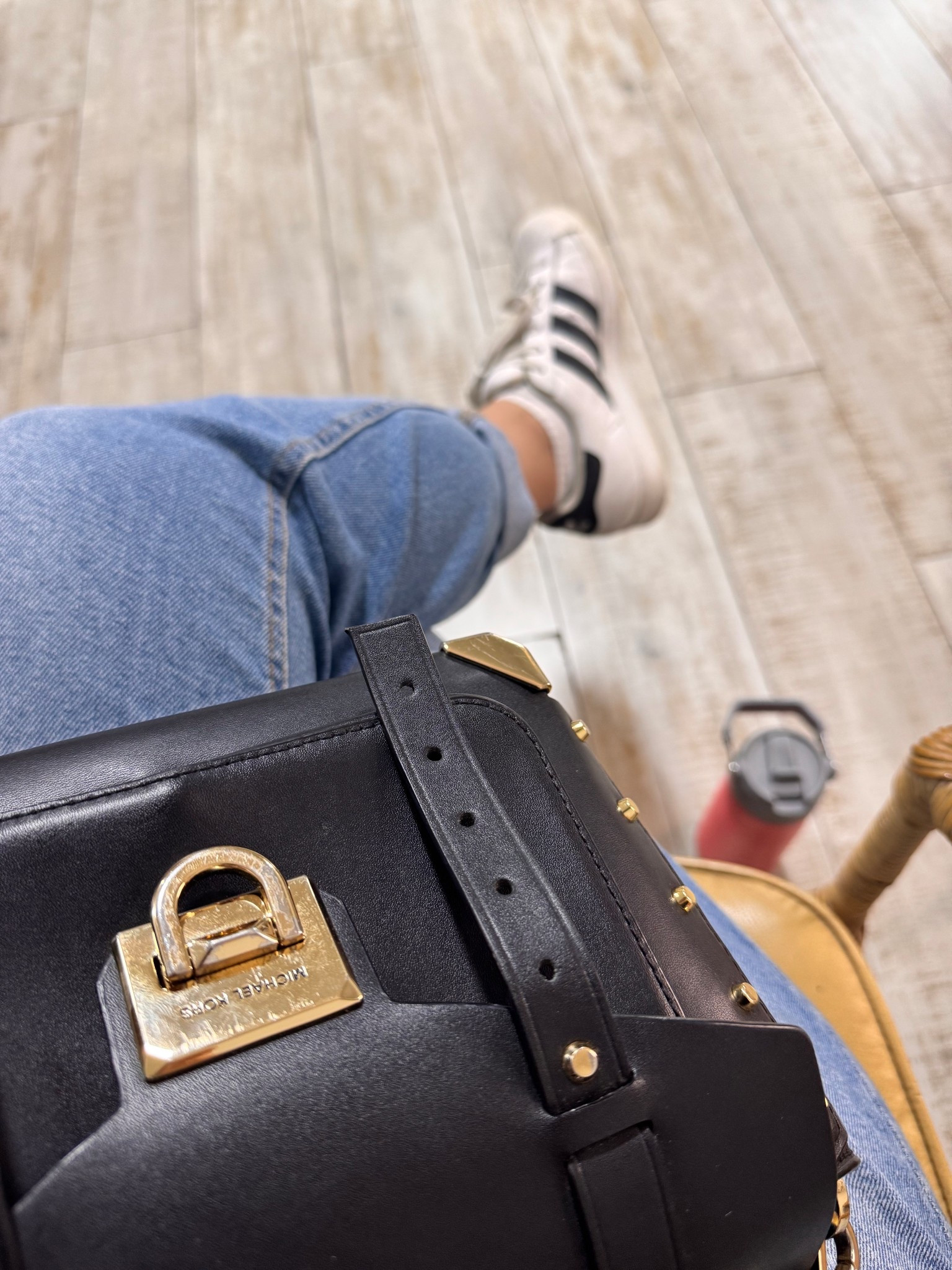 Hoje o #look é para aguentar a correria do dia. 
Quarta feira agitada 🎉

#LTKbrasil #LTKshoes