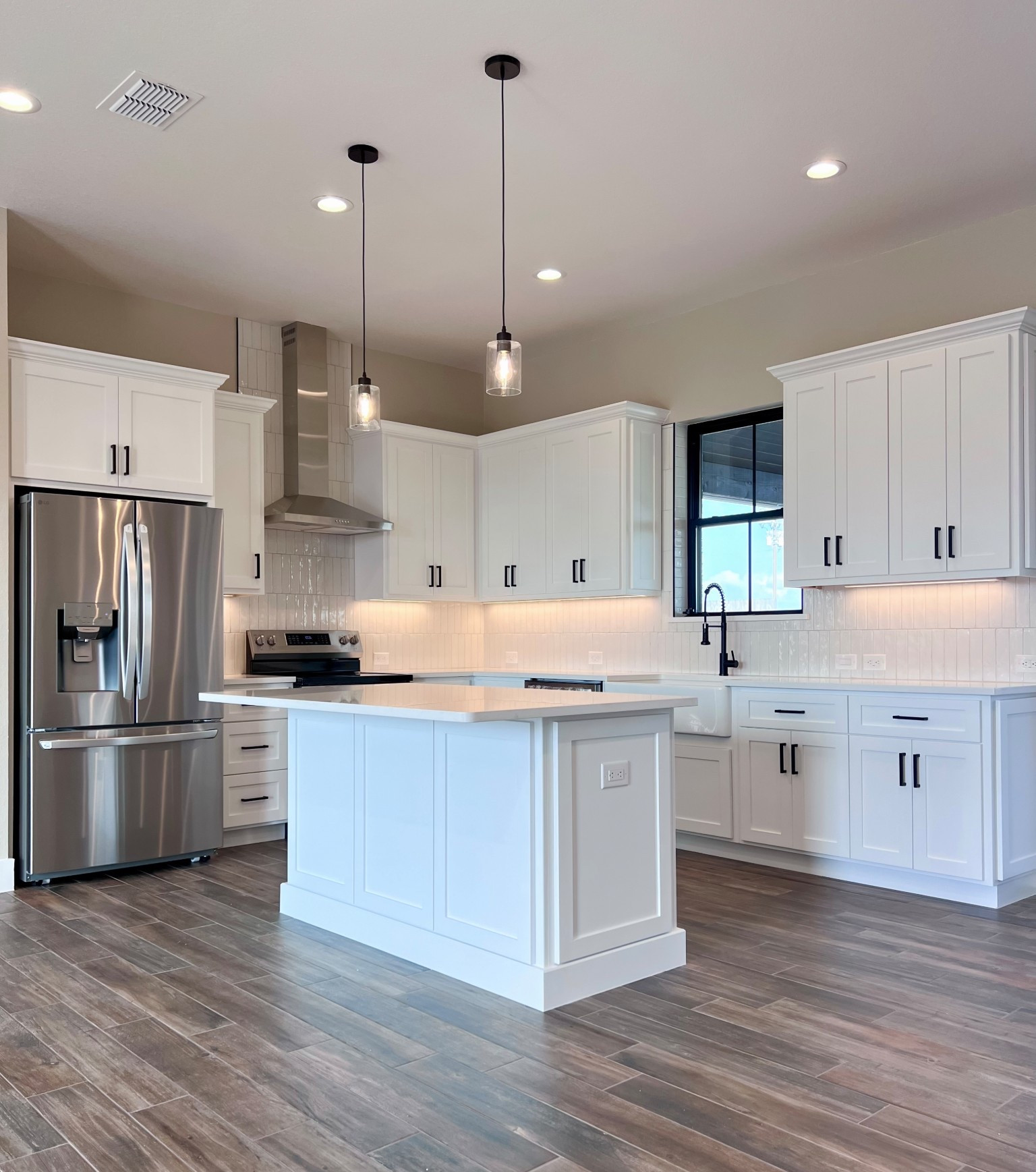 Custom home build in Texas. 📍
We kept it neutral, and a lot of our pieces were purchased off Amazon! Linking our Amazon finds below! 

White kitchen, modern farmhouse, custom home 

#LTKdayinmylife #LTKHome