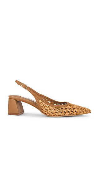 Steve Madden Robyn Pump in Tan. - size 9 | Revolve Clothing (Global)