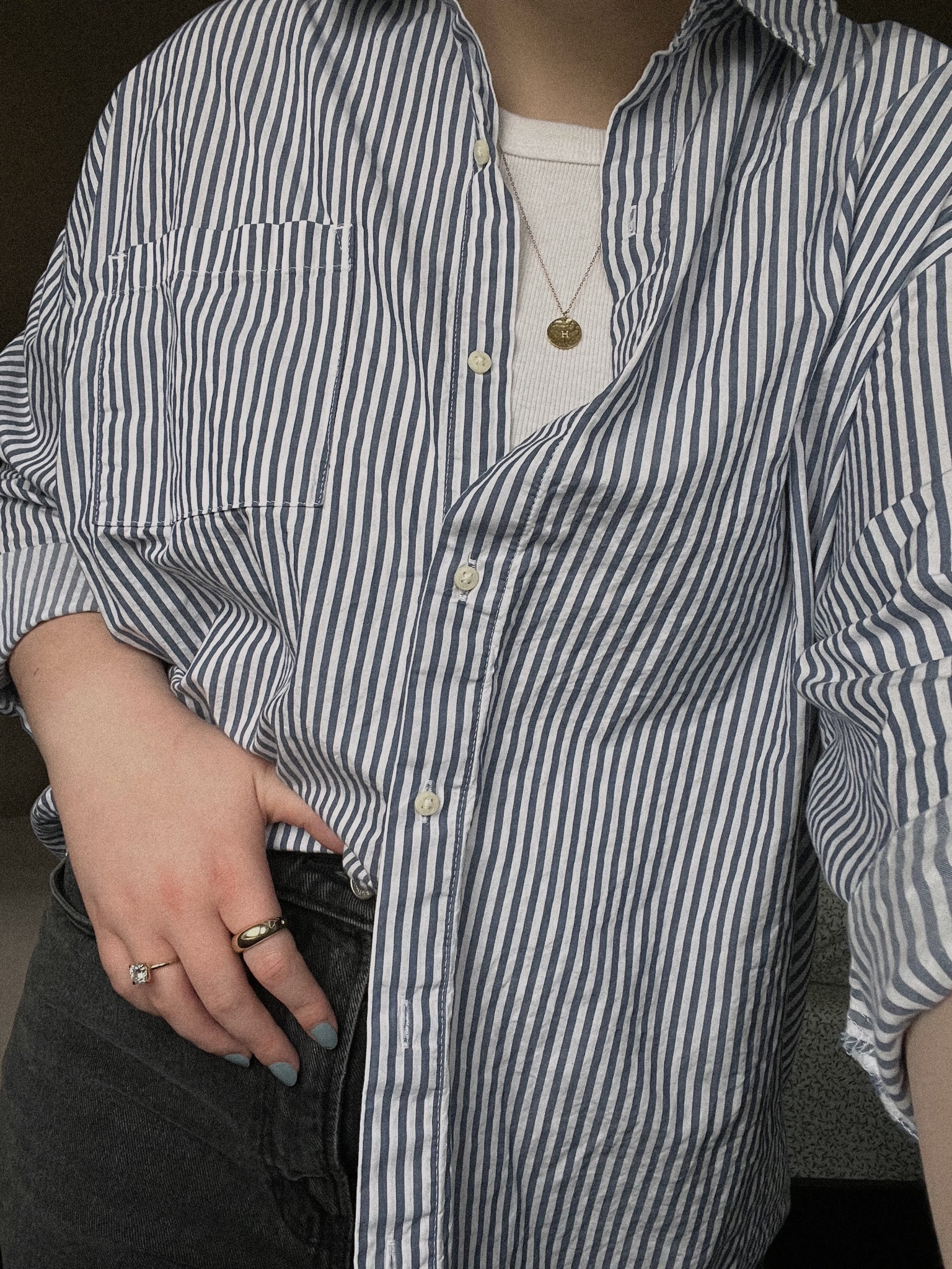 boyfriend shirt outfit inspo

Old Navy, Abercrombie & Fitch, gold jewelry, chunky rings, blue striped button down shirt, black curve love ultra high rise 90s straight jean

#LTKstyletip