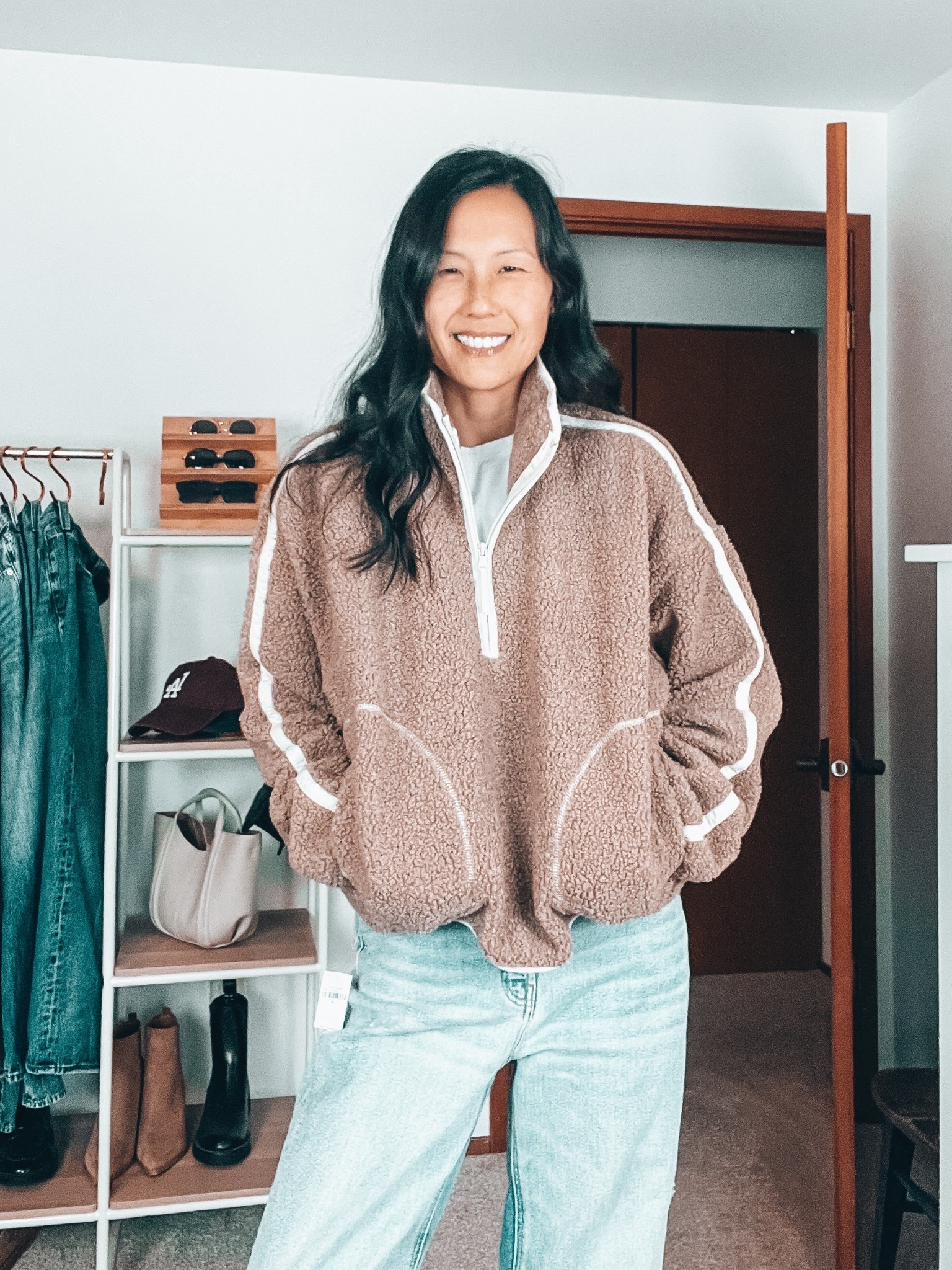 Sherpa quarter zip pullover, wearing medium and it’s the perfect oversized fit
High rise wide leg jeans, tts, at 5’9” I get rest length but they are a tiny bit short for my preference 