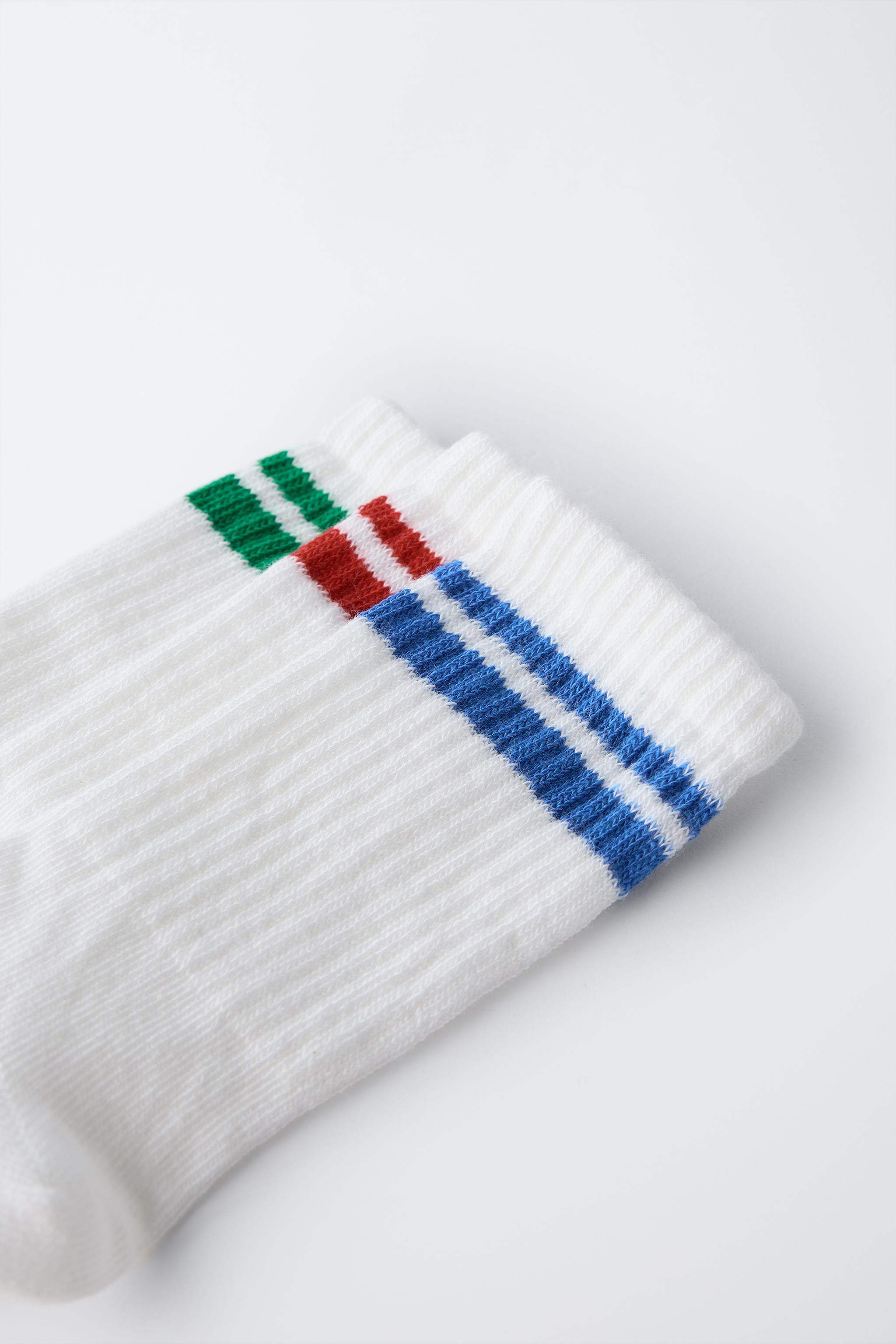Three-pack of crew-length socks. Featuring a sporty striped pattern. | Zara US