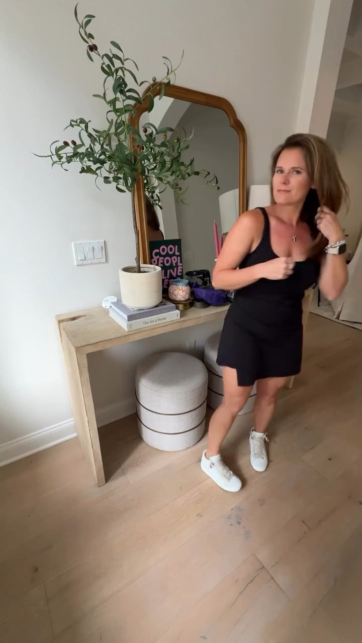 Sports moms this looks a easy go-to for game day! 🙌

#momstyle #sportsmom #effortlessfashion #gamedaystyle