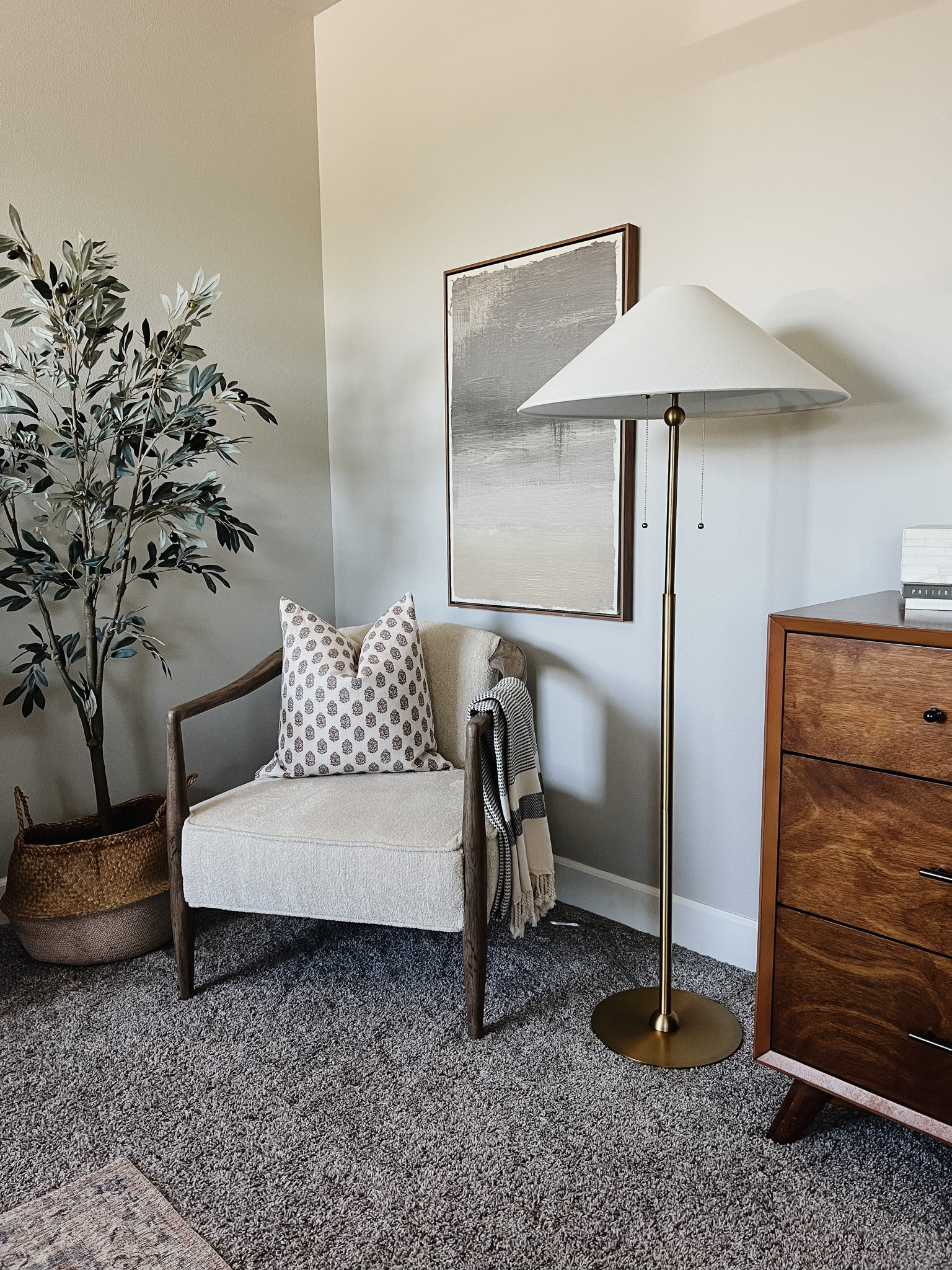 The best standing lamp is back in stock!! Such a great designer dupe!

Studio McGee, lamp, empire shade

#LTKhome