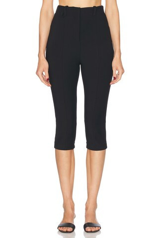 JACQUEMUS Le Pantalon Capri in Black - Black. Size 38 (also in ). | FWRD 