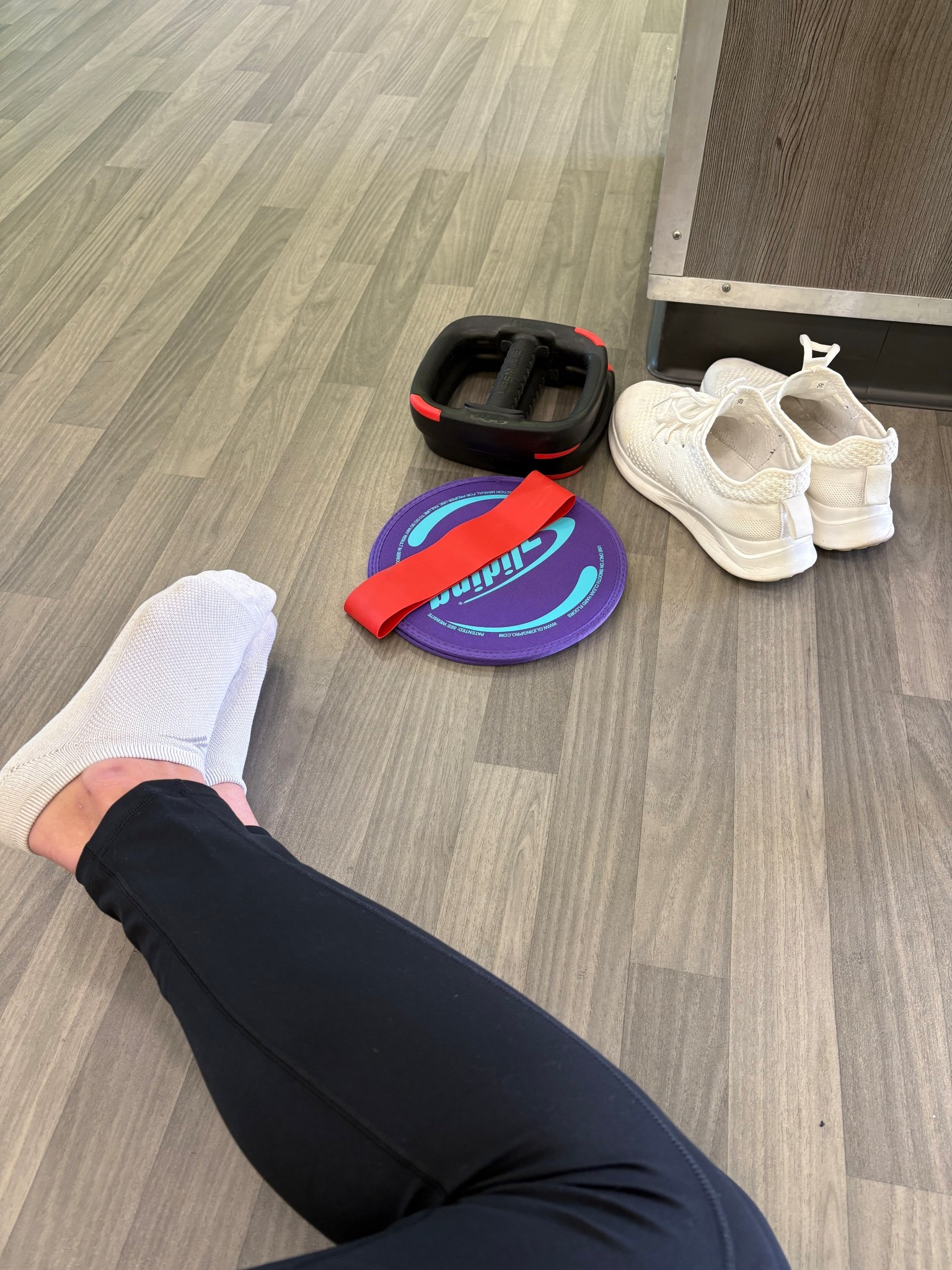 Friday gym sesh!! 🖤🤍
Pants are on sale and come in a pack of 3 assorted colors!!
Sneakers $20 & feel like a ☁️!!

#LTKSaleAlert #LTKShoeCrush #LTKActive