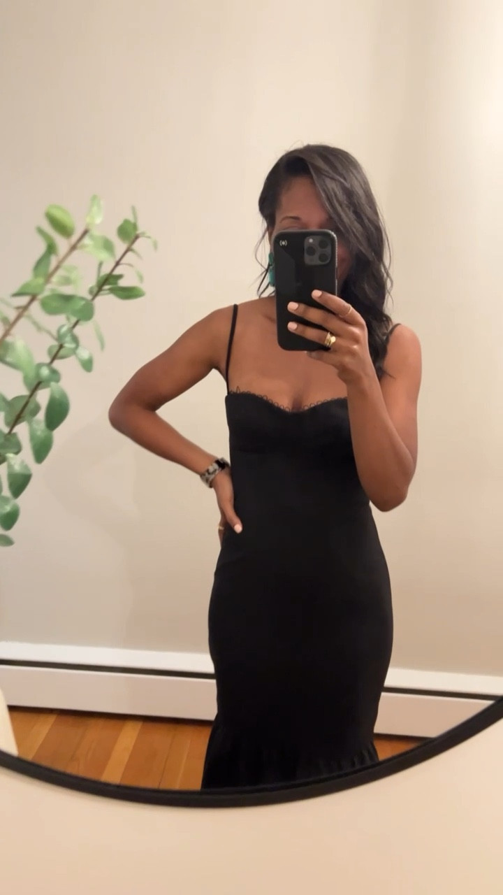 Have an upcoming special event or wedding you’re attending this fall or winter? I love this peplum midi dress, and it’s on major sale right now! 

#katiemay #sweetheart #weddingguest #christmas #datenight

#LTKStyleTip #LTKSaleAlert #LTKParties