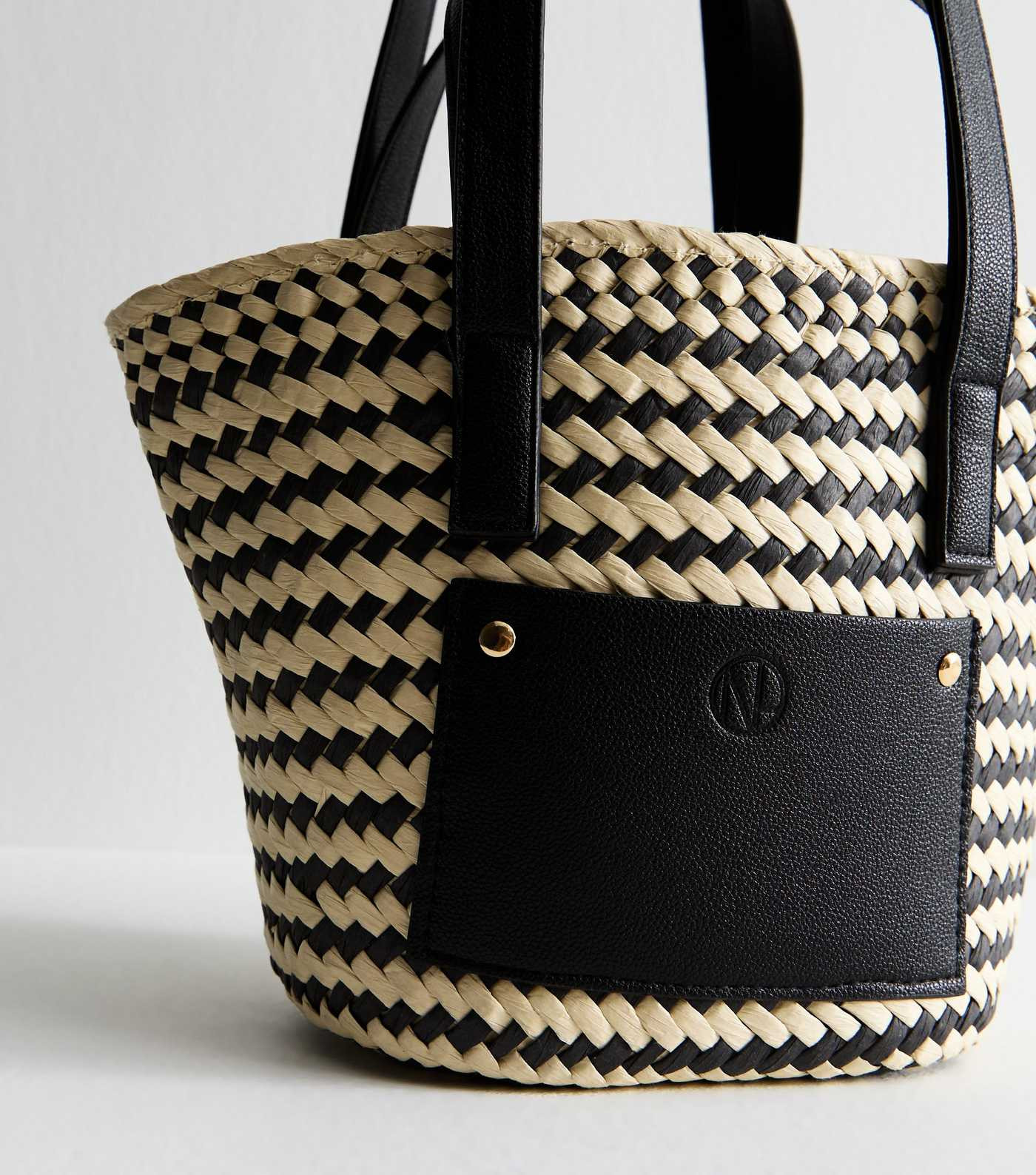 Black Zigzag Weave Basket Bag | New Look | New Look (UK)
