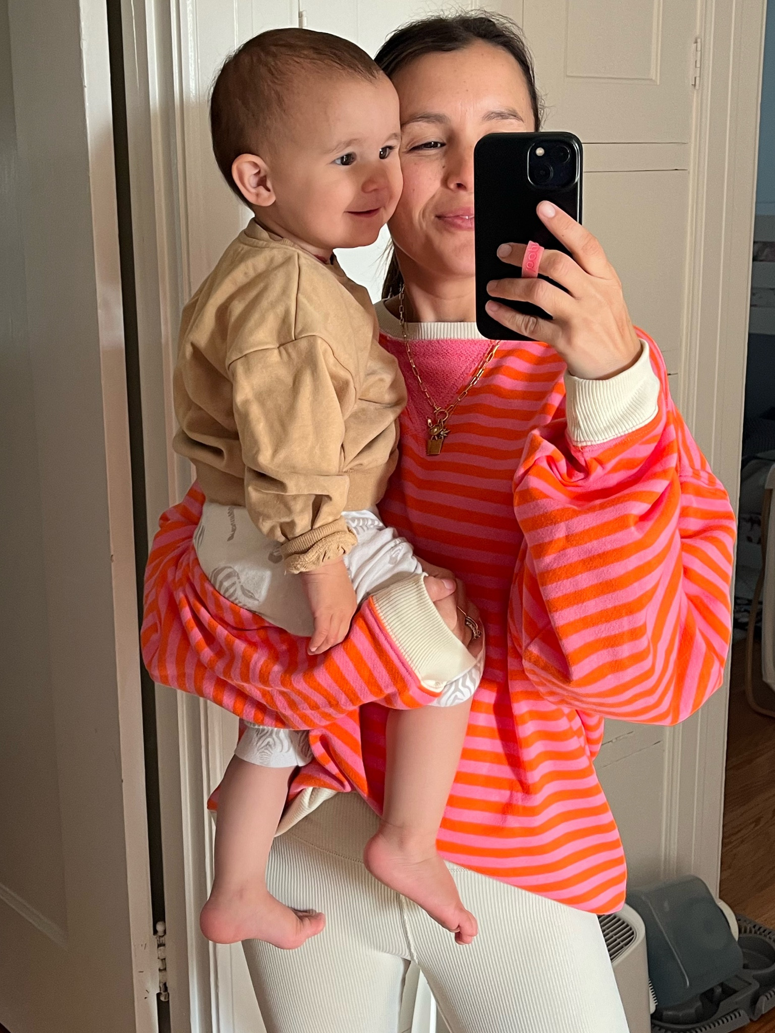 Lots of fun colors in this FP top! Very oversized- I’m in a small! Leggings are old from aerie 