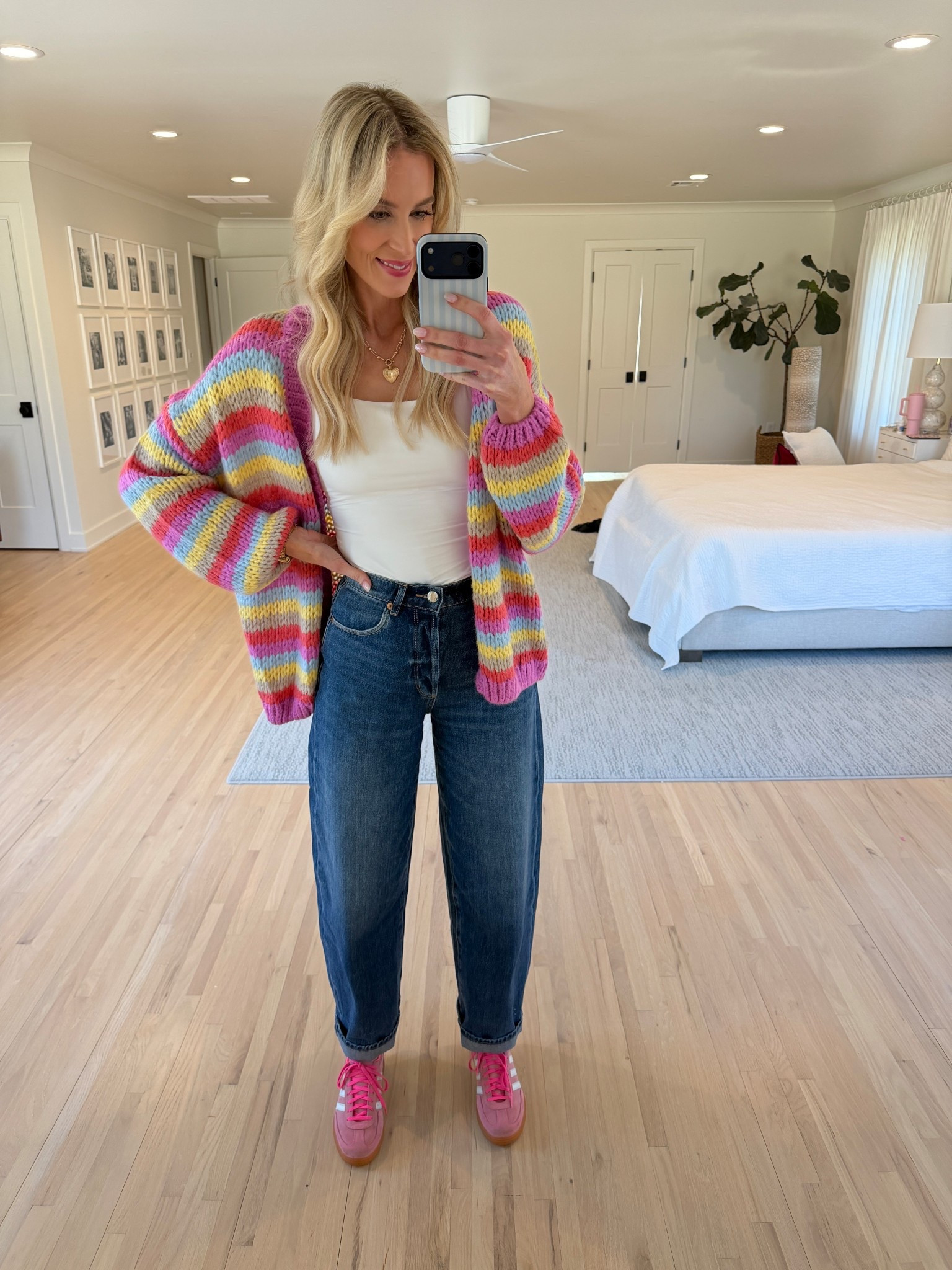 Obsessed with this @shopavara knit cardigan and barrel leg jeans! 