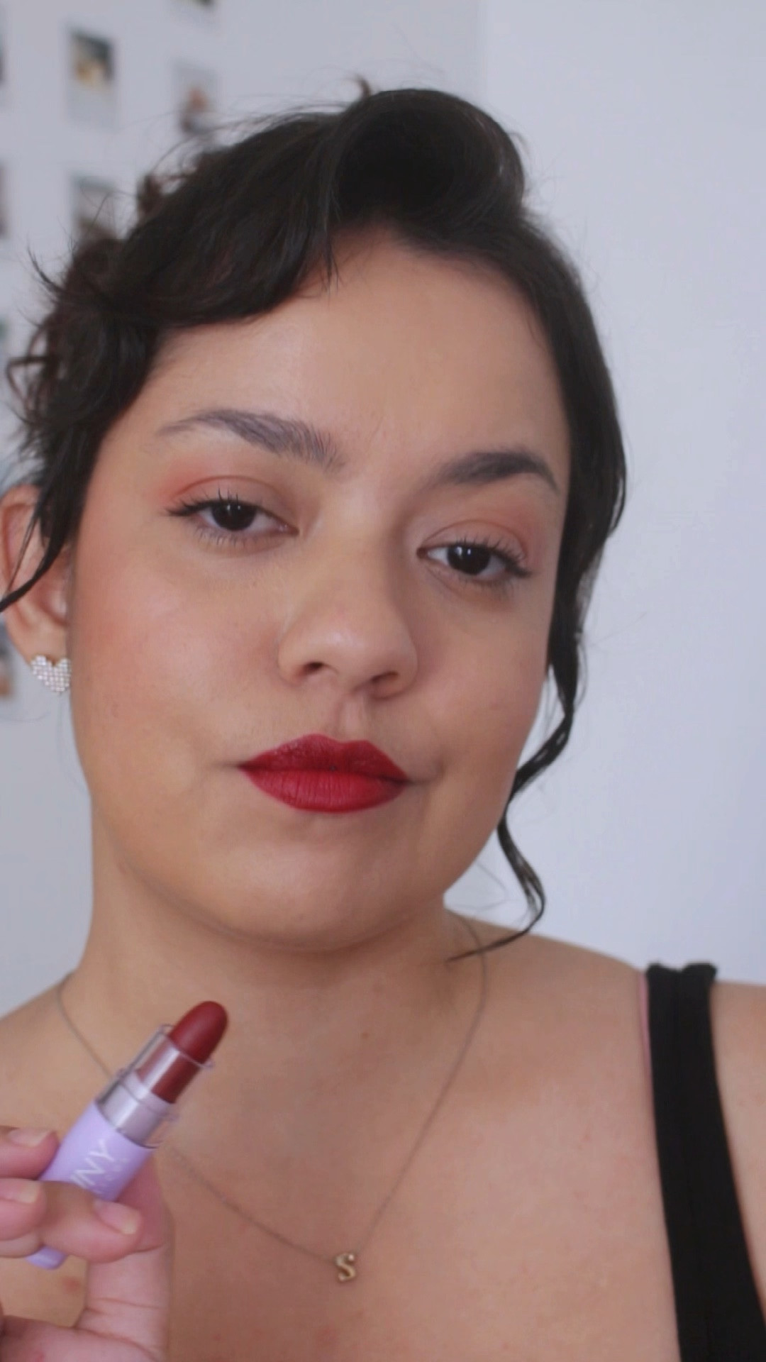 Batom vermelho dos sonhos. A cor é a 210 da Bauny 