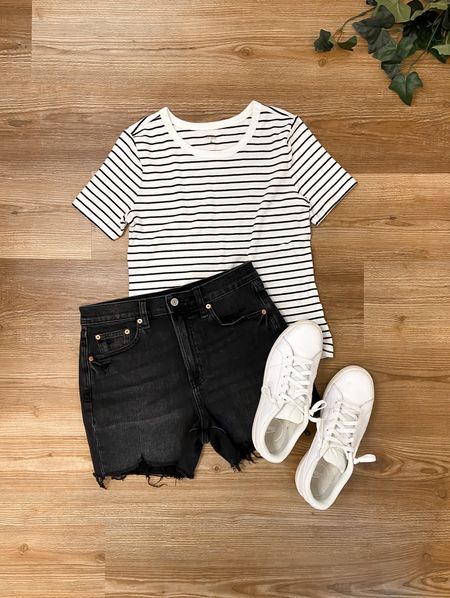 Striped tee outfit

#LTKfindsunder50 #LTKshoecrush #LTKstyletip