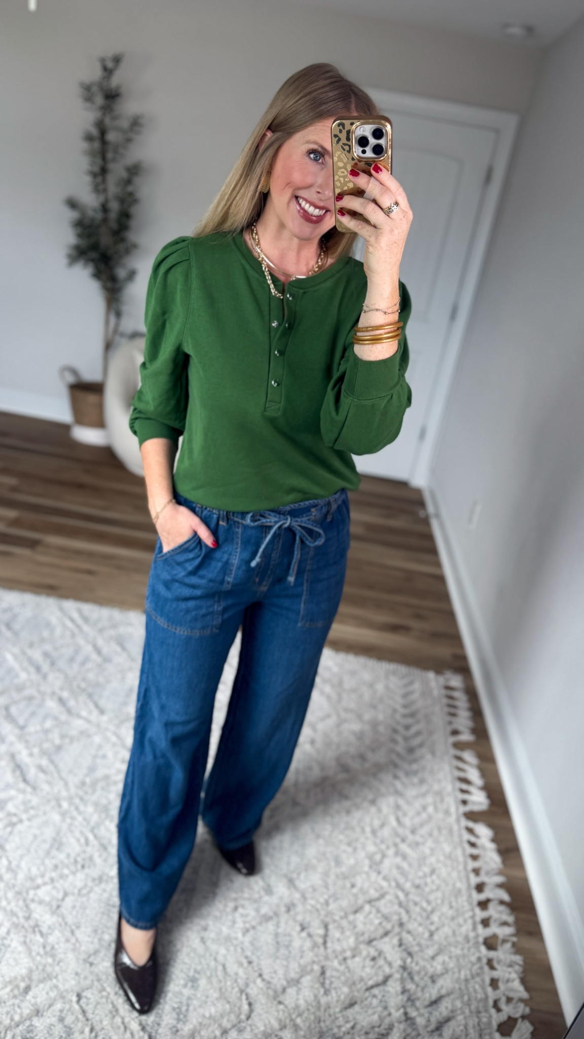 Weekend Walmart Wins try-on
Puff sleeve henley sweatshirt- small
Drapey jeans- medium

#LTKootd