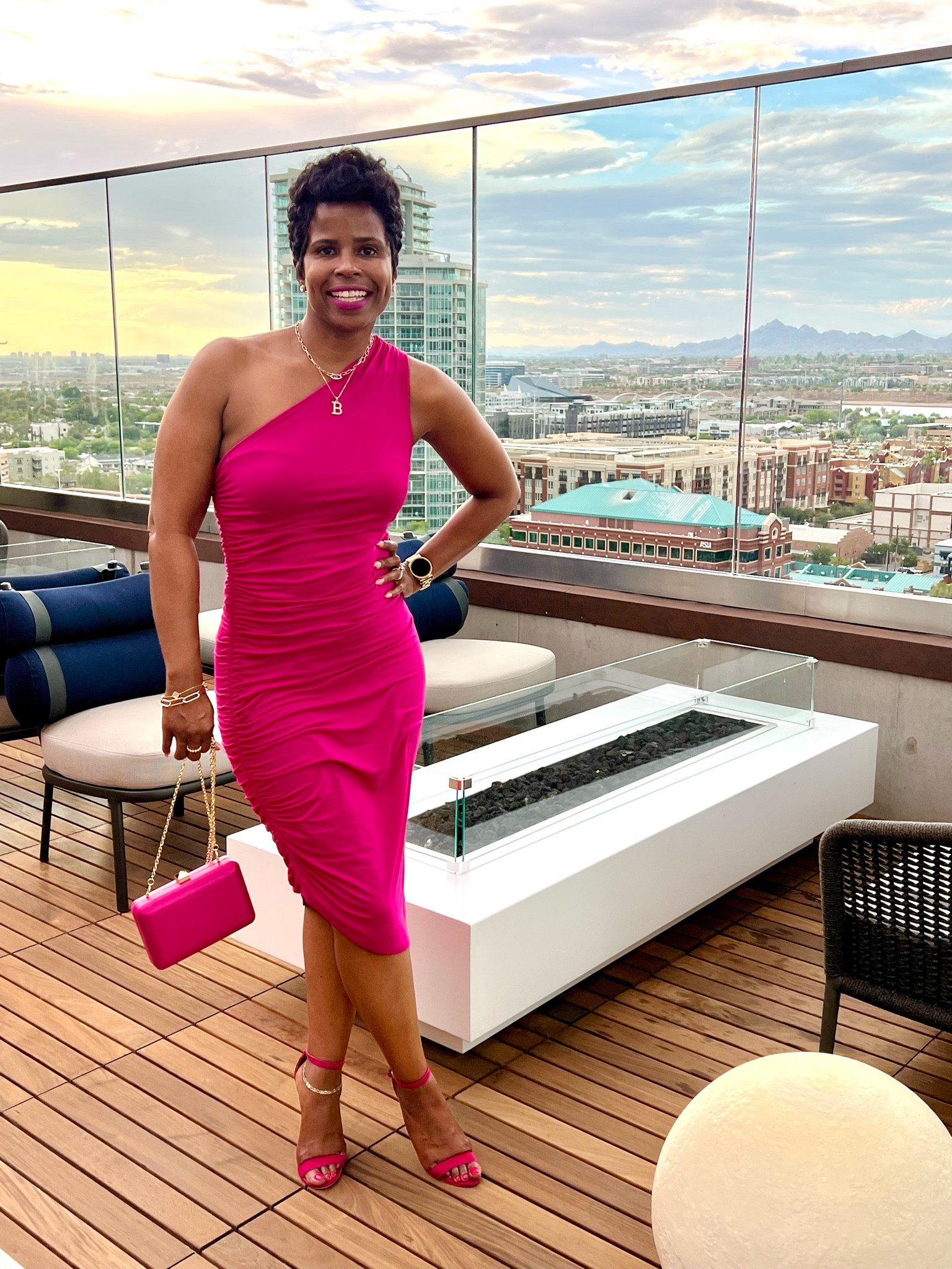 A banging dress for less than $25! Comes in black and pink and fits like a glove.



#LTKunder50 #LTKFind #LTKSale