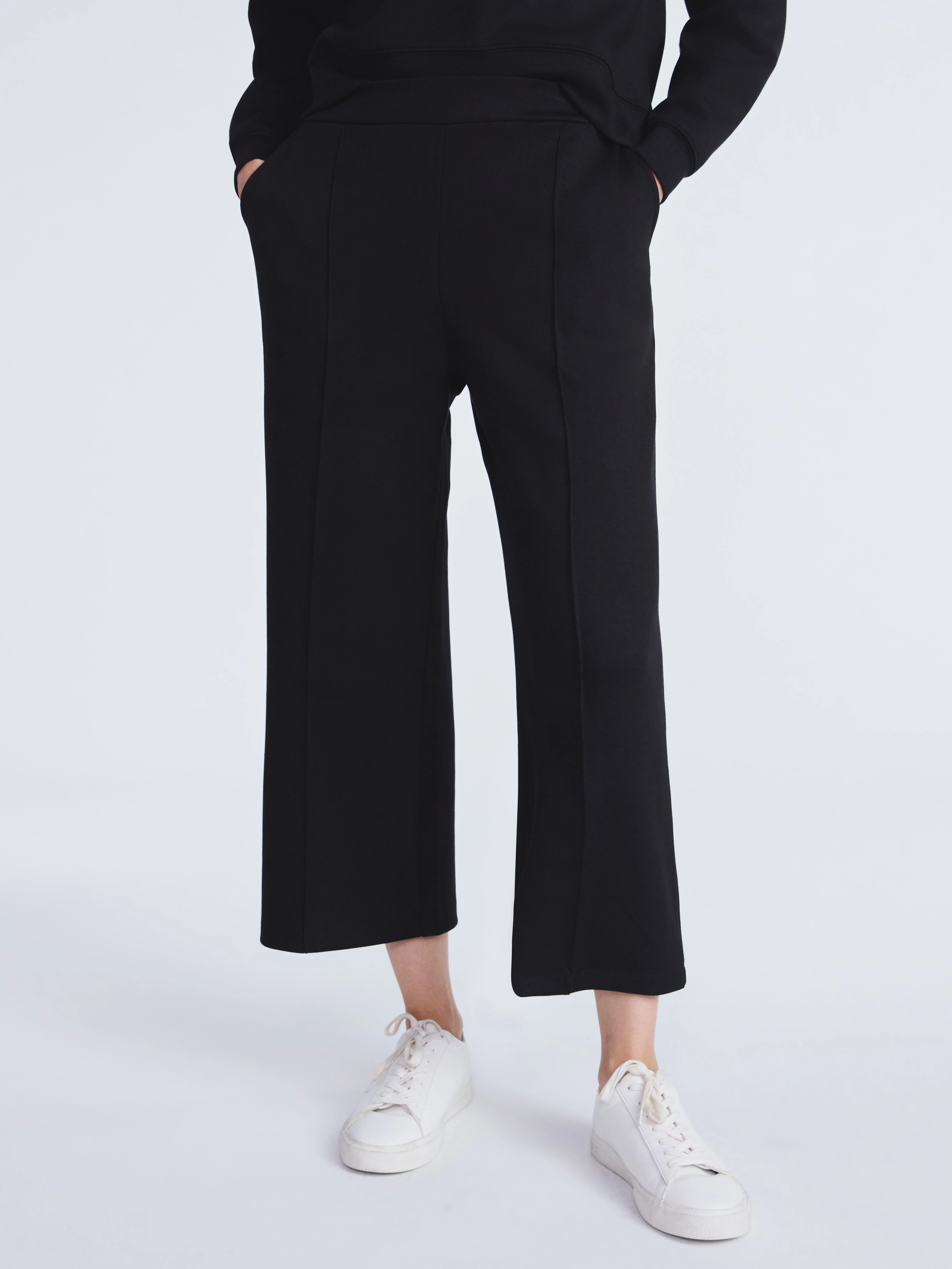 Scoop Women's and Women's Plus New Scubaknit Cropped Pants, Sizes XS-4X - Walmart.com | Walmart (US)