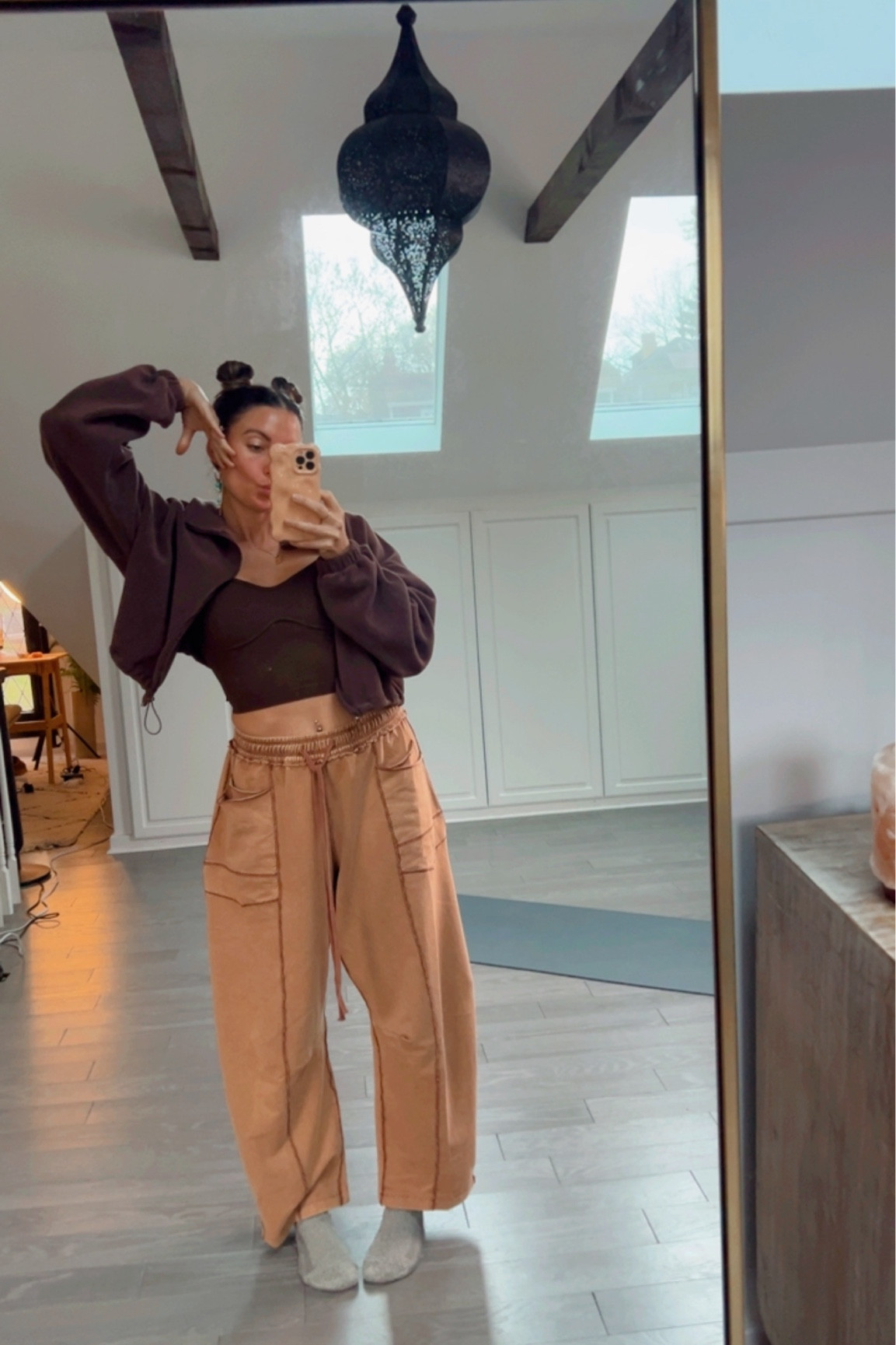 Brb buying these pants in all colors 

#LTKGiftGuide