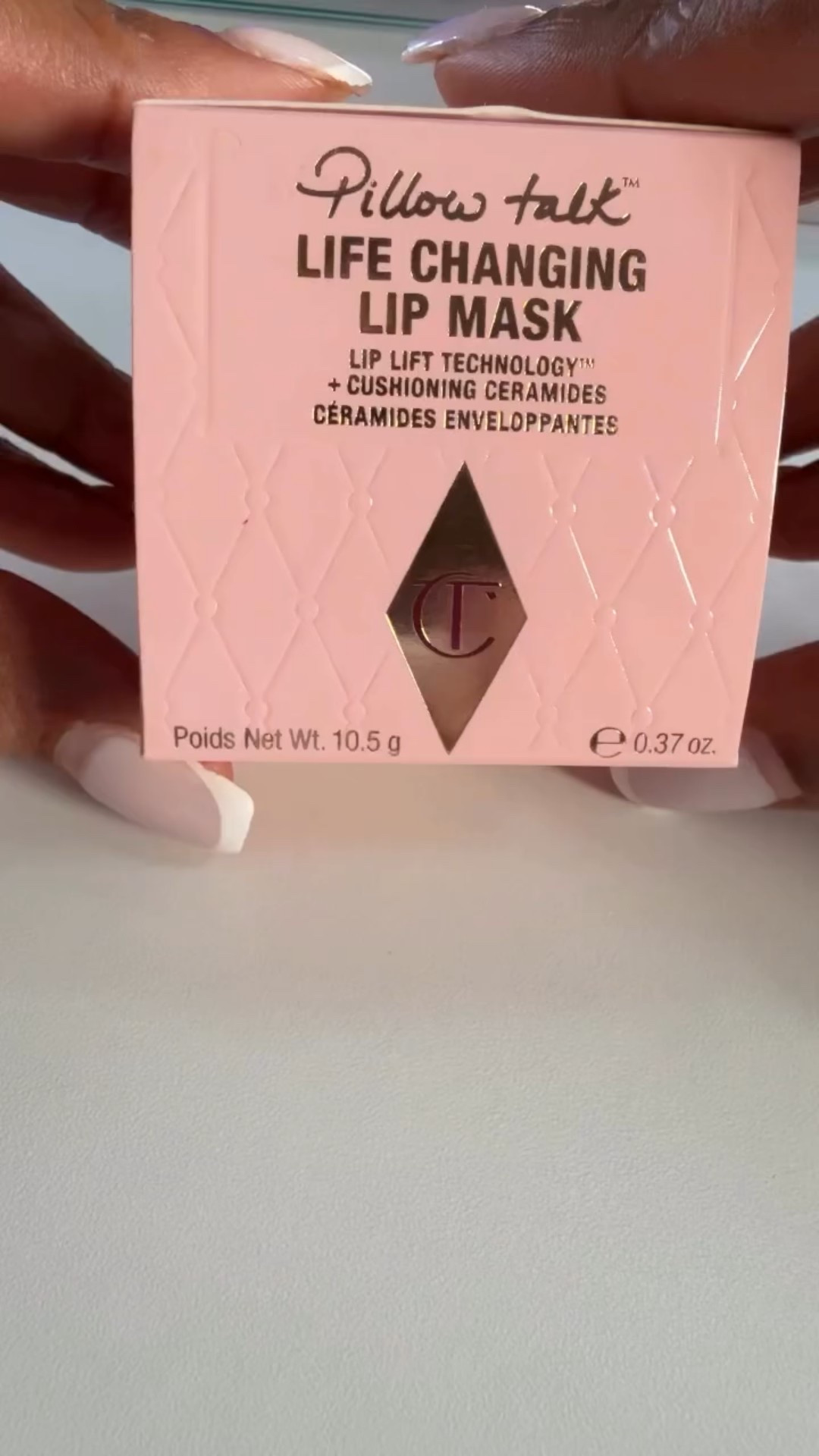 Soft, nourished, winter ready lips ✨

@charlottetilbury 
@charlottetilburyskincare 
@influenster 
•
•
•
#lifechanginglipmask #charlottetilbury #makeupprep #complimentary