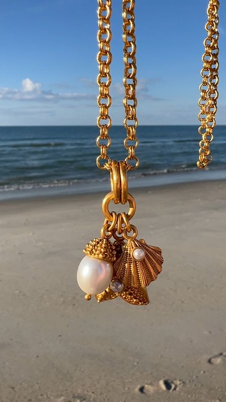 Jewelry inspired by the ocean! Love this statement necklace. Pearls, starfish and things from the sea. Necklaces, earrings and bracelets!