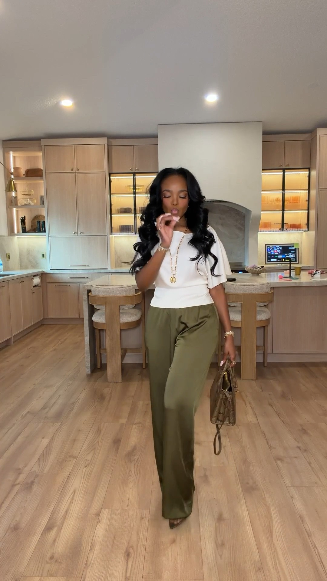Fall date outfit✨ Everything from this look is linked below. 👇🏽

Wearing: Size Small | 5’4” | 140 lbs | 34D-27-40

📲   Download the FREE LTK app & follow me (@kirasfashionfinds) to shop all my daily finds.  #LTKootd #LTKPetite #LTKU