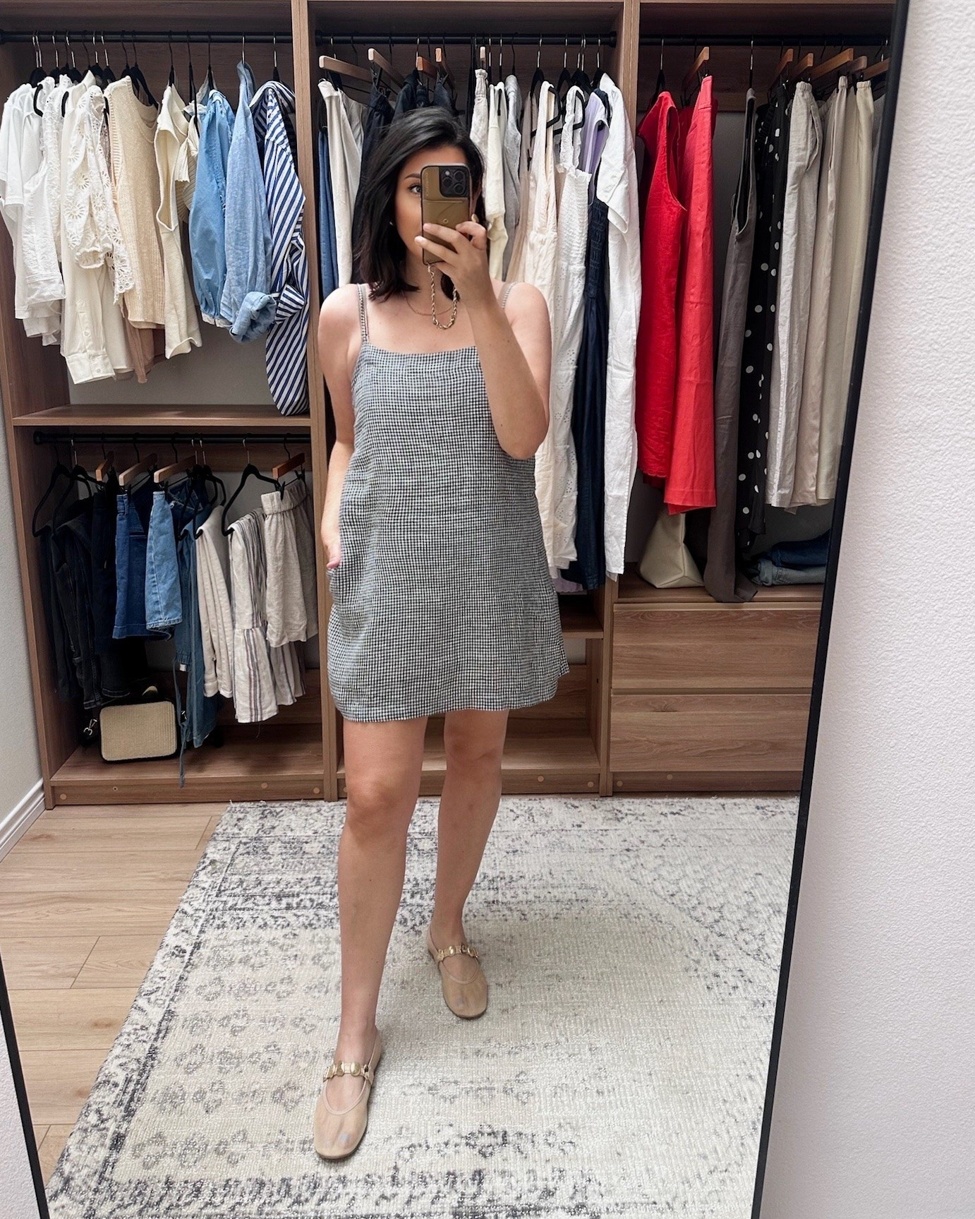I know I’ve shown this dress a few times but here it is again 😉  I’m in the large but it does run quite big! I like the length and that it doesn’t cling to me. Underneath  there is a skort liner! I love this feature, makes a lot of sense for summer toss and go moments. @Quince