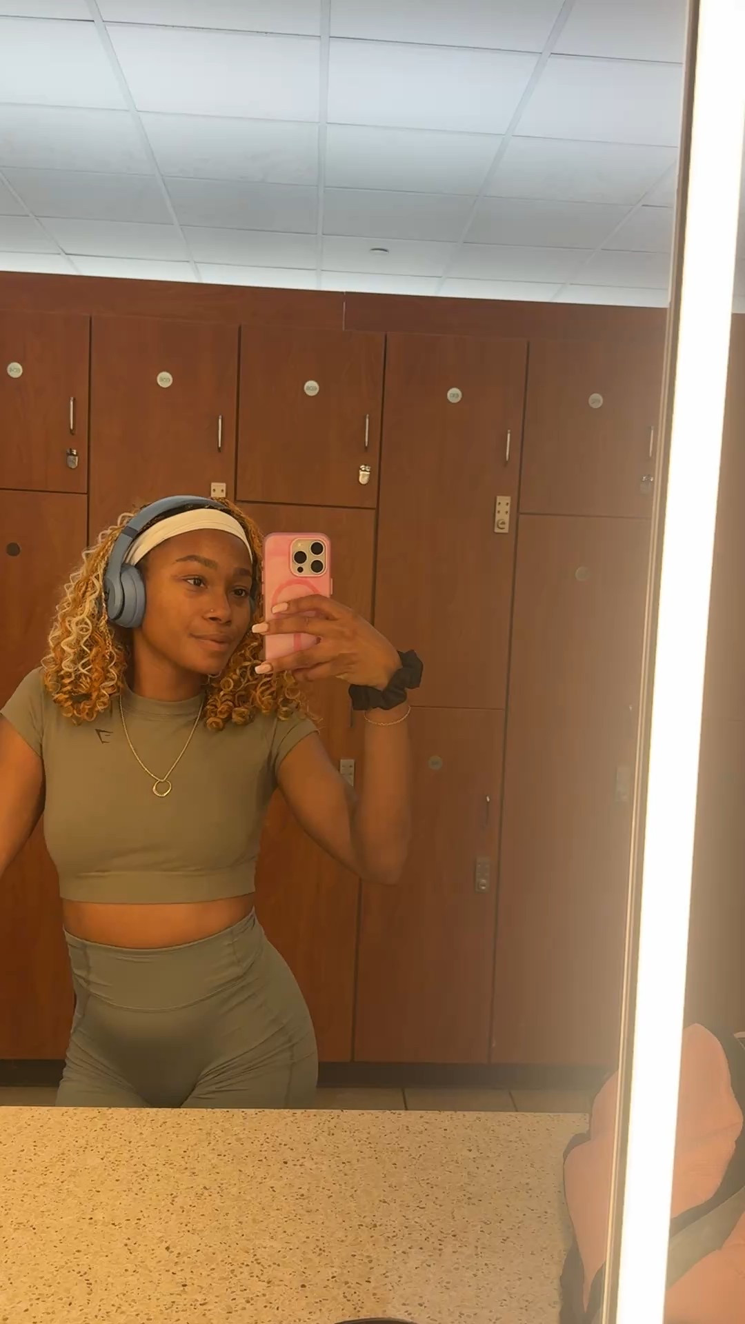 Had a great gym day with a friend! We worked our glutes 🍑 into oblivion!
What I’m wearing:
#gymshark seamless shorts & matching crop top 

#LTKStyleTip #LTKActive #LTKSummerEdit