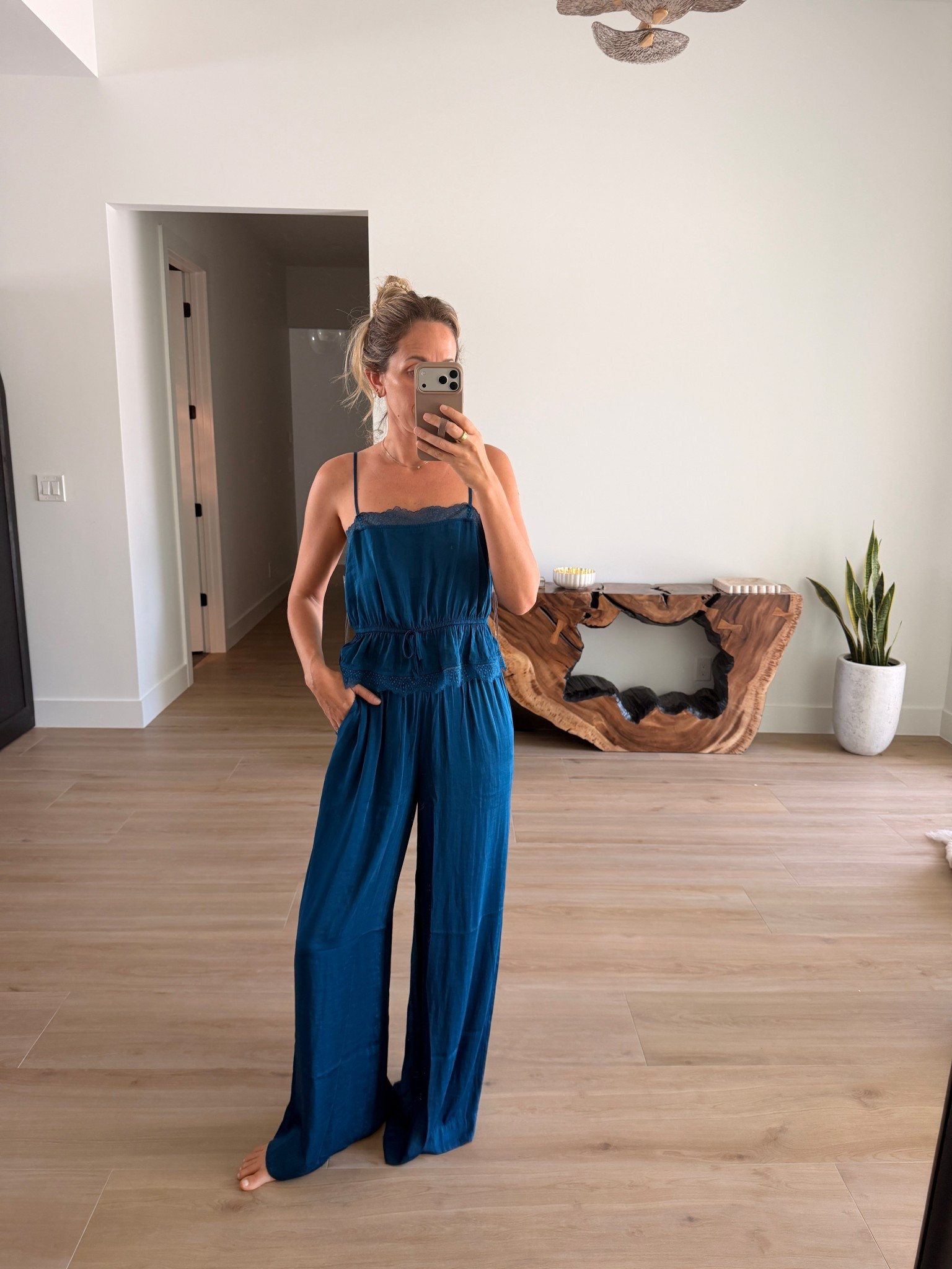 5’9” wearing a s long 

#LTKootd