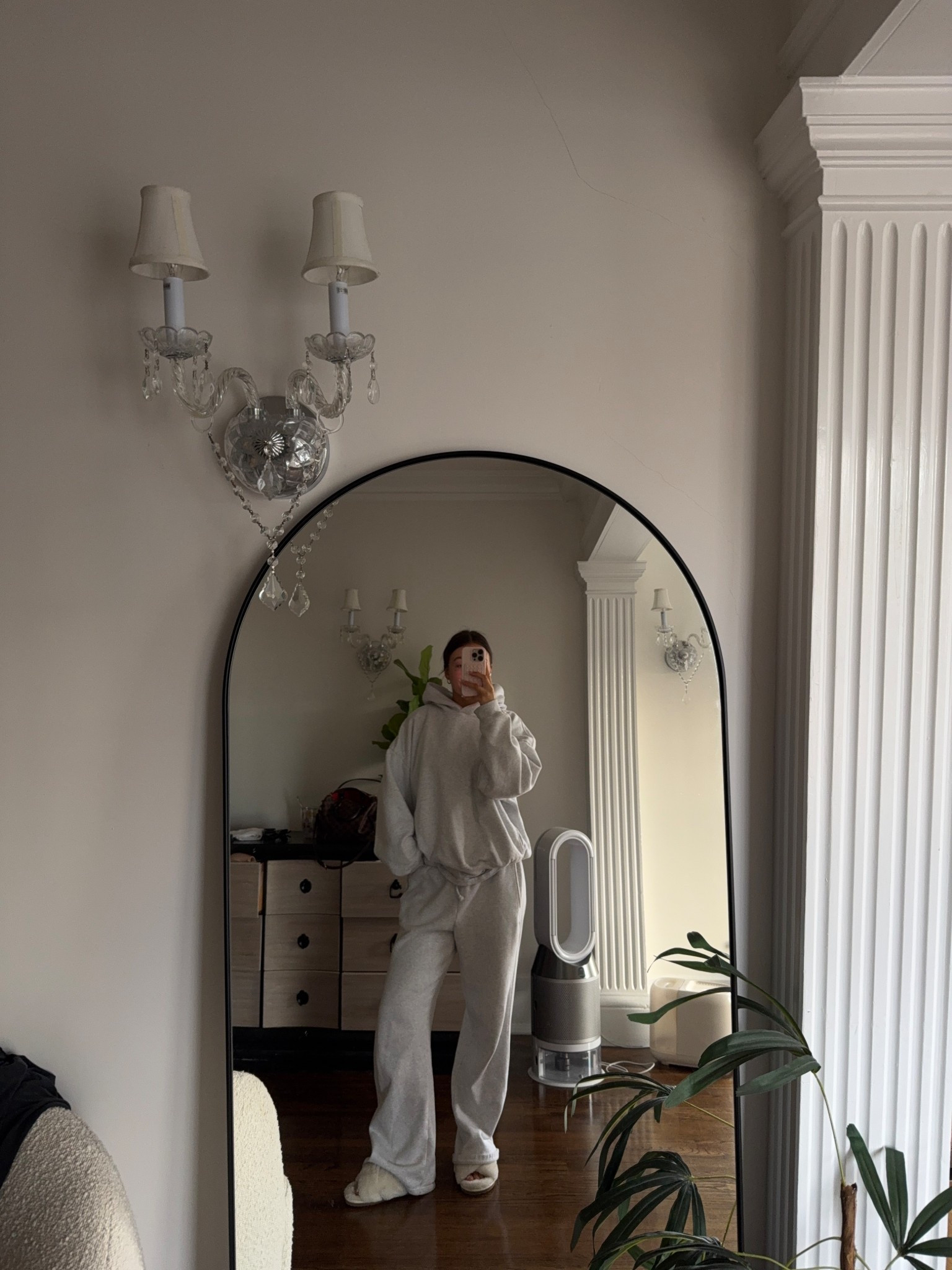 L/XL sweatshirt 
medium sweats 