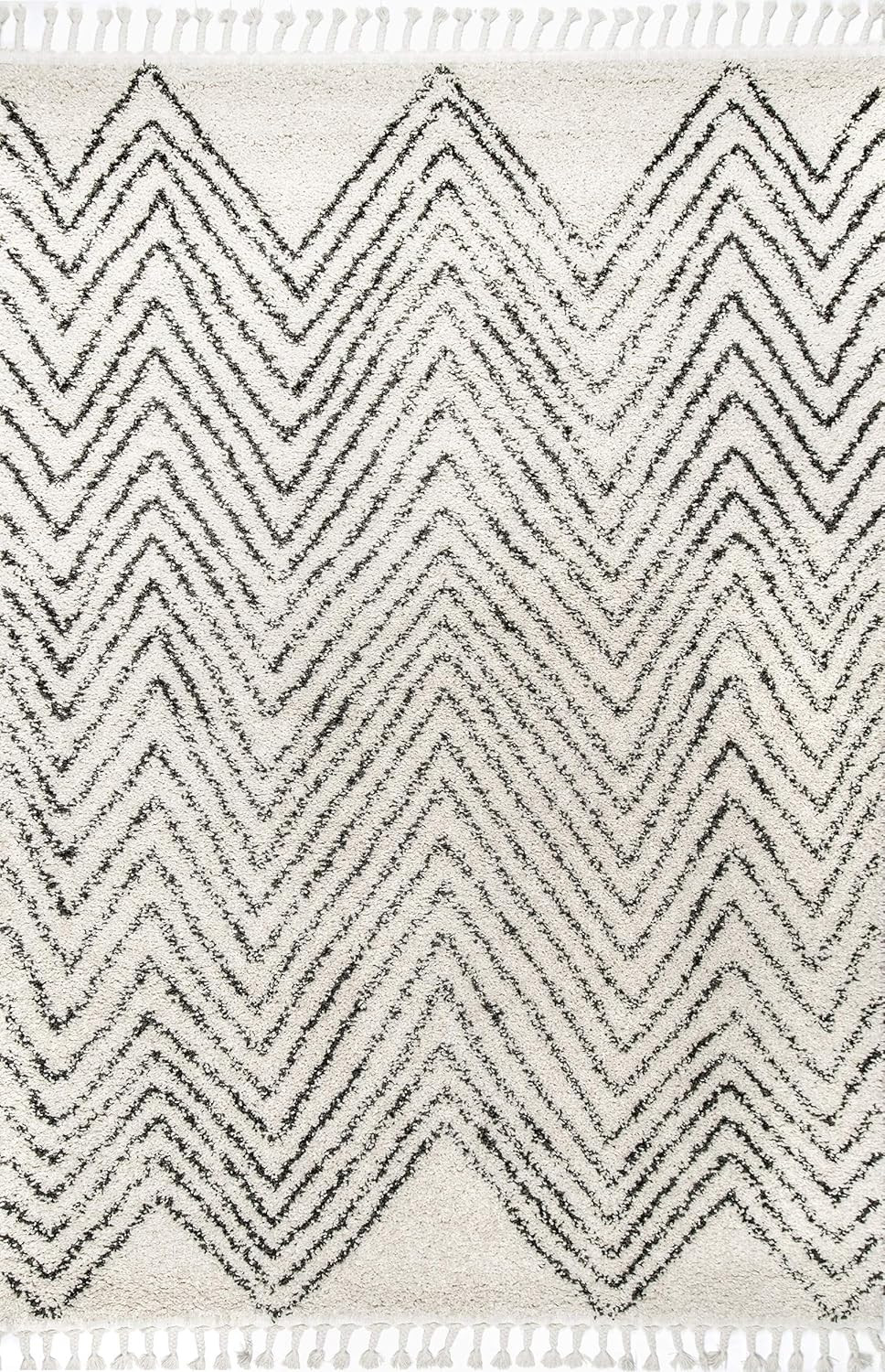 nuLOOM Amanda Moroccan Chevron Tassel Shag Area Rug, 5' 3" x 7' 7", Off-white | Amazon (US)