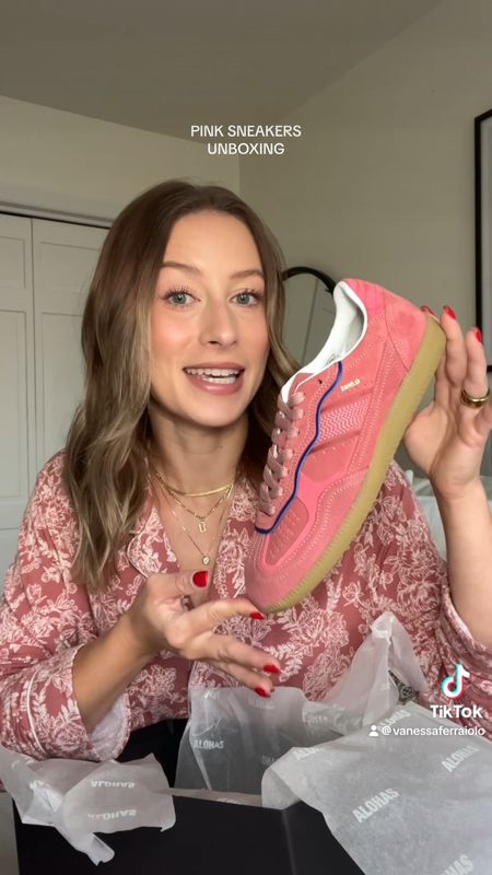 4/17/24 Sneaker unboxing 🫶🏼 pink sneakers, pink alohas sneakers, alohas sneakers 