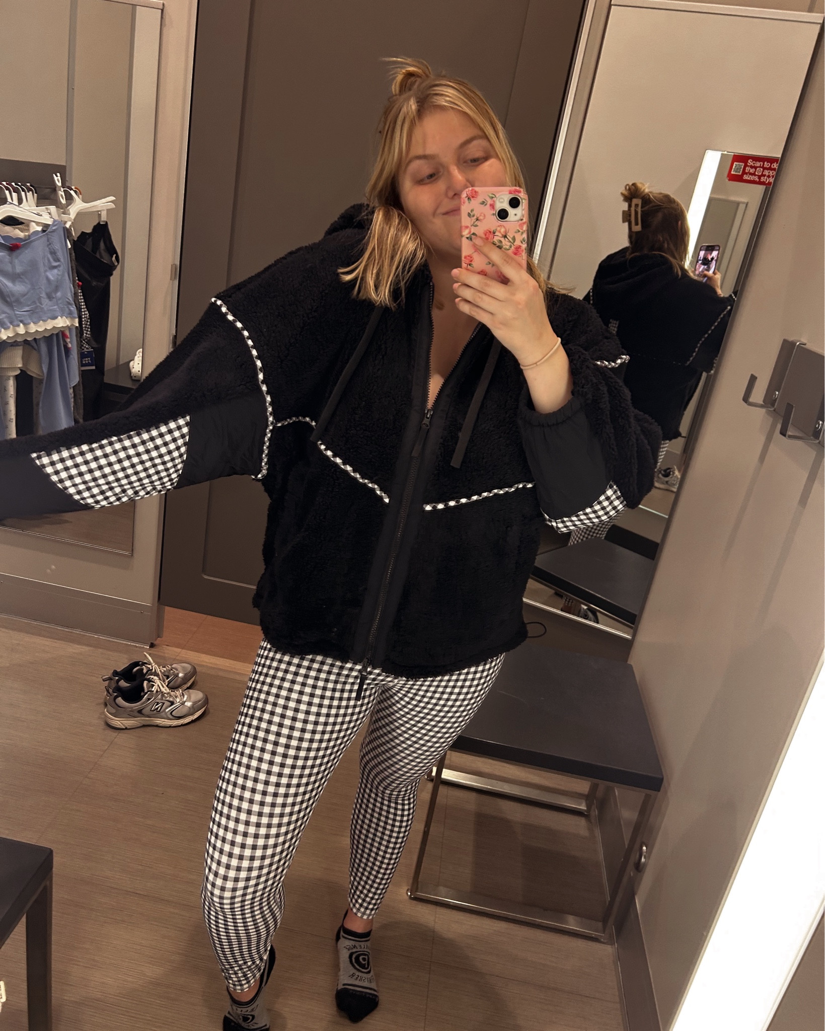 Target Activewear Set Find 🤍🖤 | Black & White Plaid Moment


Obsessed is an understatement. This Target activewear set is giving effortless athleisure meets street style with a bold black & white plaid design that’s both classic and trendy. The high-waisted plaid leggings are flattering, supportive, and perfect for workouts or everyday wear, while the matching sports bra offers comfortable stretch and a sleek fit. Top it off with the zip-up active jacket for an easy layered look you can wear from the gym to running errands.

✨ Why it’s a must-have:
	•	Trendy plaid activewear set
	•	Comfortable Target workout clothes
	•	Stylish black and white athleisure
	•	Perfect for gym outfits, walking, pilates, yoga, and casual wear
	•	Affordable Target fashion find

This set is ideal if you love matching workout sets, Target athleisure outfits, and on-trend activewear that looks just as good styled with sneakers as it does in the gym.

🛒 Shop this Target activewear look now before it sells out!

#TargetFinds #TargetStyle #LTKgiftguide #TargetActivewear #PlaidLeggings #MatchingWorkoutSet #AthleisureWear #GymOutfitInspo #WorkoutStyle #AffordableActivewear #LTKFit #LTKFinds #OnTrendActivewear 

#LTKfitnessgoals #LTKActive #LTKMidsize