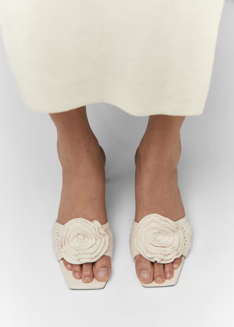 Crochet sandals with flower detail | MANGO (UK)
