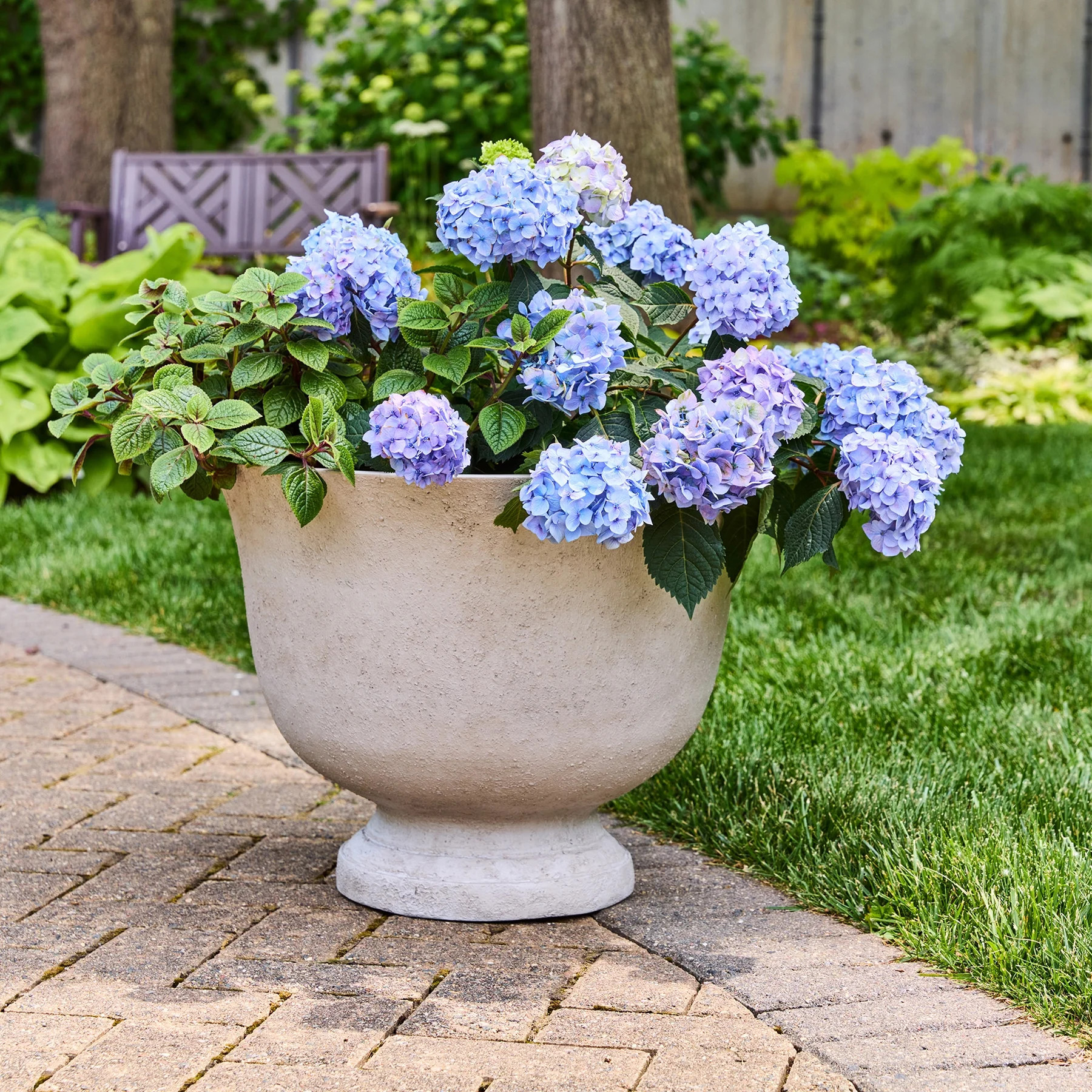 Mainstays 20 inch Urn Planter with Drainage - Gypsum Color | Walmart (CA)