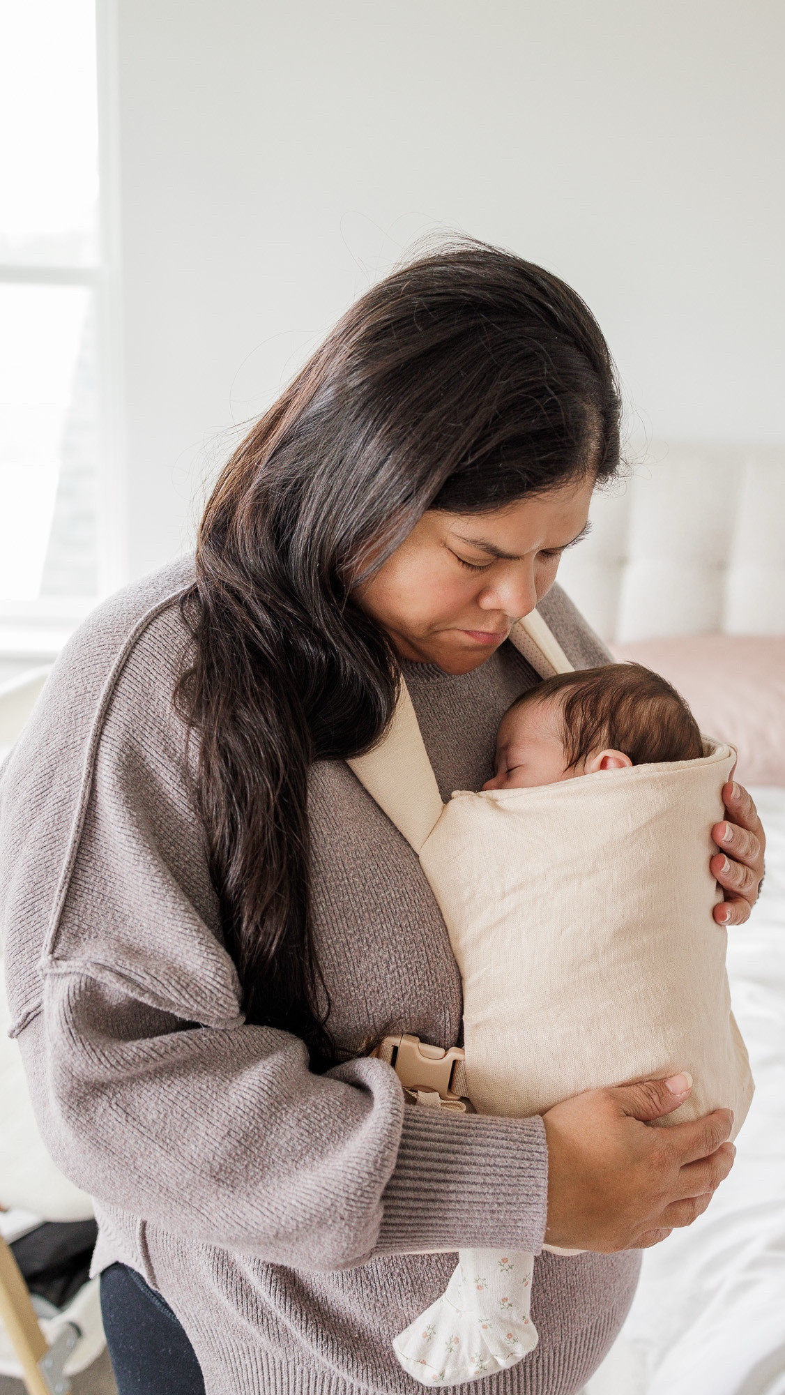 #ad Babywearing is my favorite way to bond with baby (for both moms and dads!) and did you know that babywearing counts as tummy time too?! @wildbird gifted me their Aerial carrier and this might be one of the most comfortable and easiest to put on carriers I’ve owned over the last 11 years as a parent. Here are some of my thoughts:

• This carrier comes in 2 different sizes, a S-XL and a L-4XL. This is not only amazing for size inclusivity, but it also ensures you get a better fit. For reference, I typically wear an XL and decided to size up for this carrier. I didn’t have to worry about whether the carrier would fit on my postpartum body and I have plenty of room to resize the straps. I was concerned that sizing up would make the carrier feel too bulky, but it doesn’t at all.

• Love that the waist belt wraps around the back for extra support (watch the full video so you can see what I mean) and that the should straps crisscross on the back and buckle on the sides. This makes it extremely easy to put on and tighten myself and distributes the baby’s weight better.

• The weight limit for this carrier is 7-45 pounds. Wildbird includes a manual that has all the tips you need to ensure you’re babywearing safely. 

• This is their rose finch color (such a pretty light pink!) but it comes in lots of different fabric choices. The fabric is incredibly soft too!


#LTKFamily #LTKBaby #LTKBump