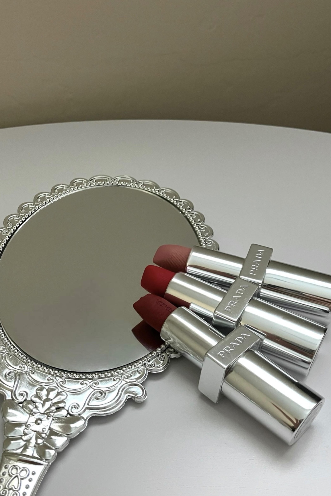 My lips wear Prada ♥️ Kissed by confidence & wrapped in colors 🍒
Let me know which shade is your favorite? 💄
.
.
#giftedbypradabeauty #pradabeauty #pradalipstick #lipstickaddict #lipstickjunkieforever #softmattelipstick #pradamonochrome #poutpout #lipsticklover