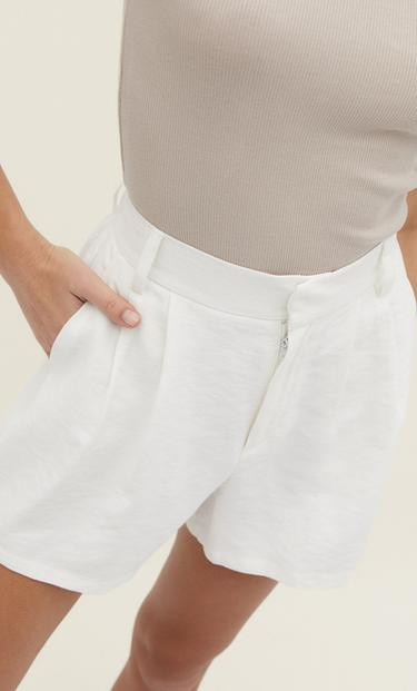 Short fluide avec lin - Mode femme | Stradivarius France | Stradivarius (FR)