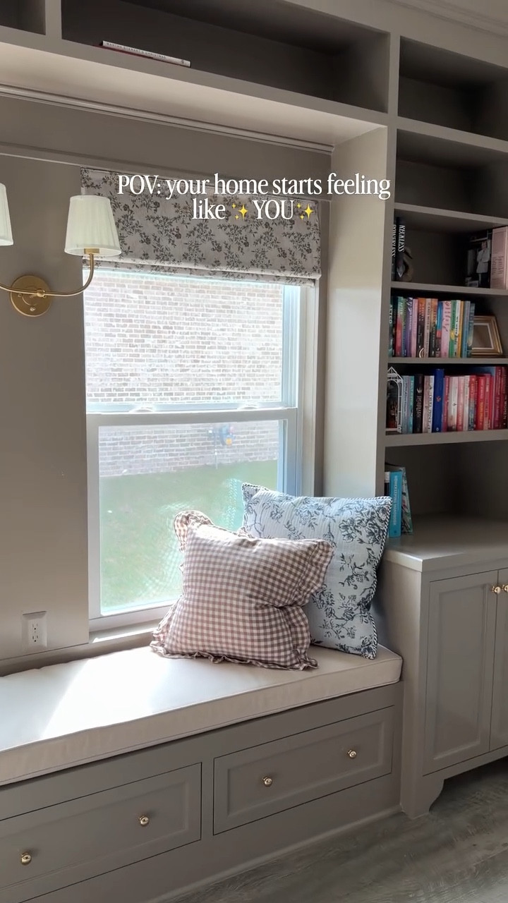 These floral Roman shades from @twopagescurtains were exactly what this built in library needed! The soft texture completely changed the way the room felt and gave it a cozy, cottage feel 🤍 

Comment FLORAL for links! 

#twopageschallenge #twopagesglowup #romanshades #cozyhome #twopages