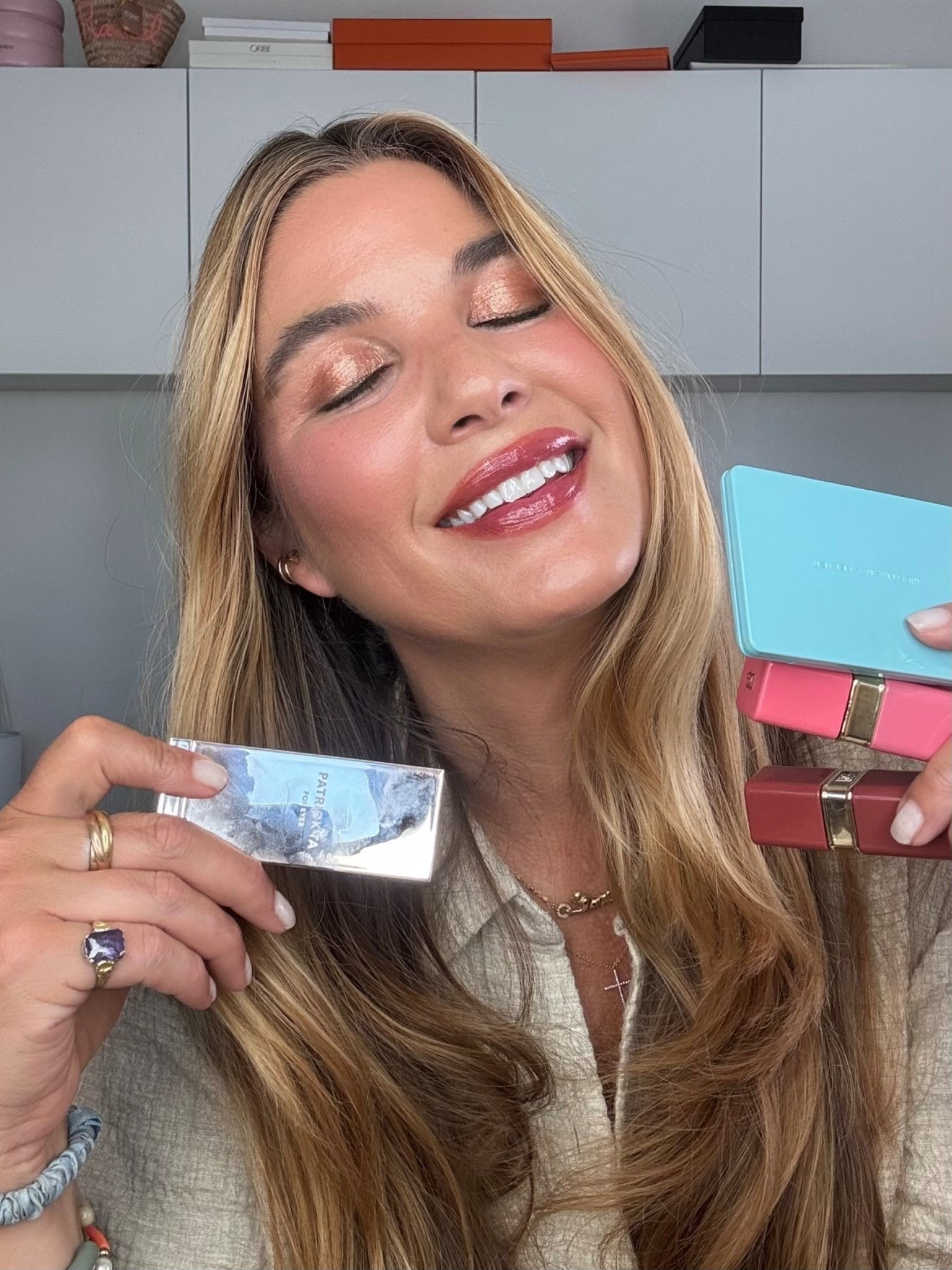 💄What I bought at the Sephora Sale: 
Bronzers 1 and 2
Eyeshadow in When the Sun Sets 
Natasha Deonona brightener 2
Blush in Love Bites 
Lip balm in Bob 
Lip Tint in Bubbly Pink 
Hair: Sea Glass (use AH20 for 20% off) and T3 hot rollers 

#LTKSaleAlert #LTKgrwm #LTKBeauty