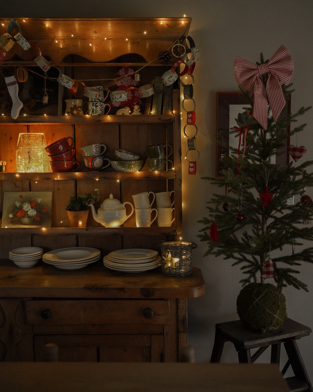 So happy paper chains are making a comeback! ✨all the cosy Christmas cottage vibes ❤️

#LTKhome #LTKuk #LTKfestive
