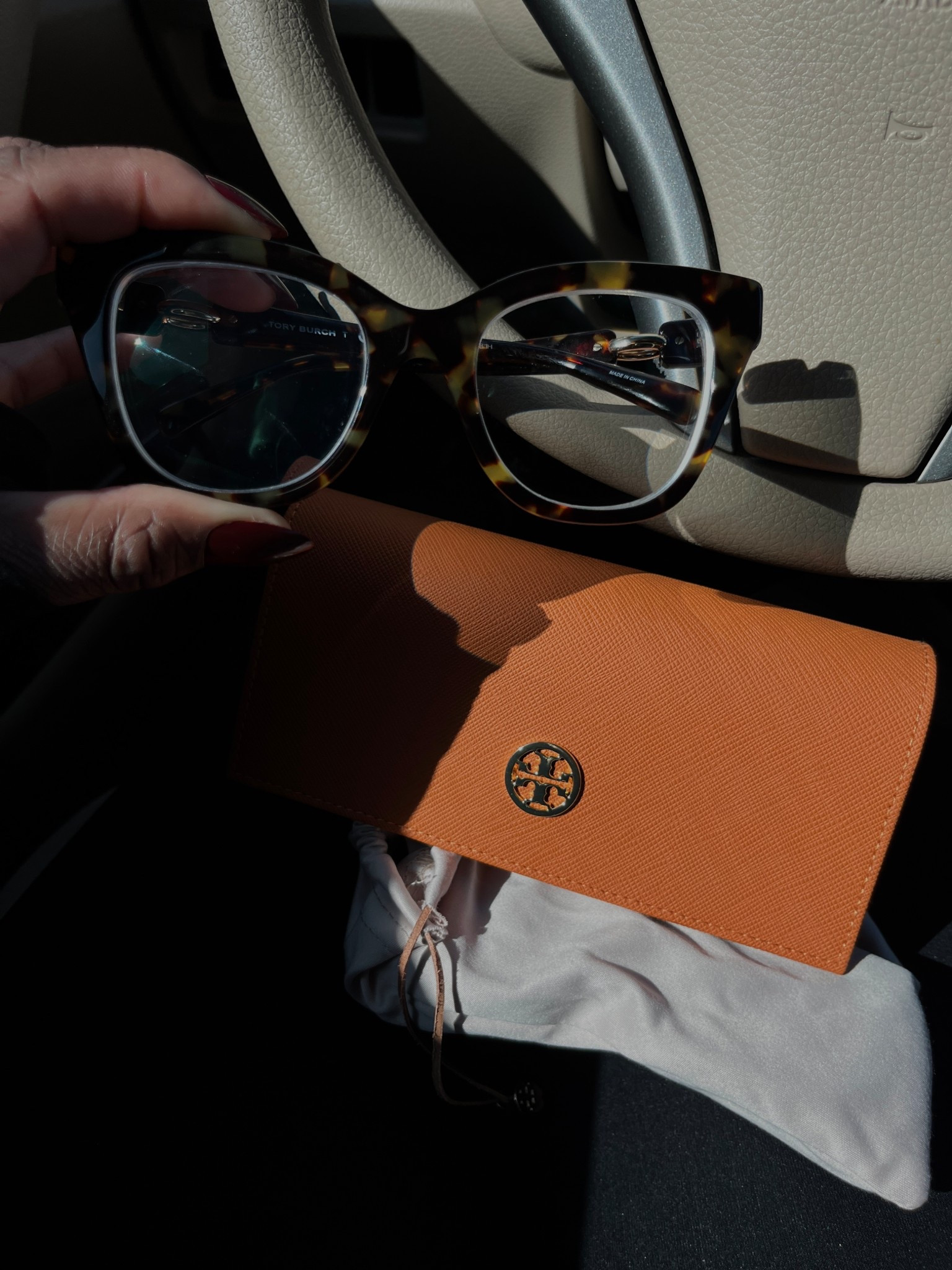 Tory Burch Glasses 👓 🖤

Tory Burch glasses, oversized cat-eye eyeglasses, tortoise glasses, designer eyewear, everyday chic, polished style, statement frames, neutral accessories, glasses, eye glasses, eye wear 

#ToryBurch #DesignerGlasses #CatEyeFrames #EverydayChic #LuxuryAccessories #LTKStyle #LTKFinds #LTKSaleAlert #OOTDStaples #Eyewear



#LTKStyleTip