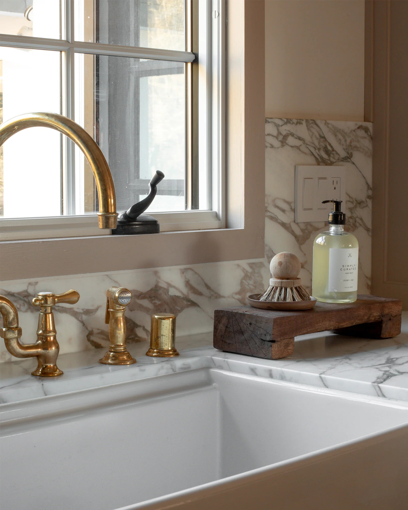 Everyday Dish Brush | The Vintage Rug Shop