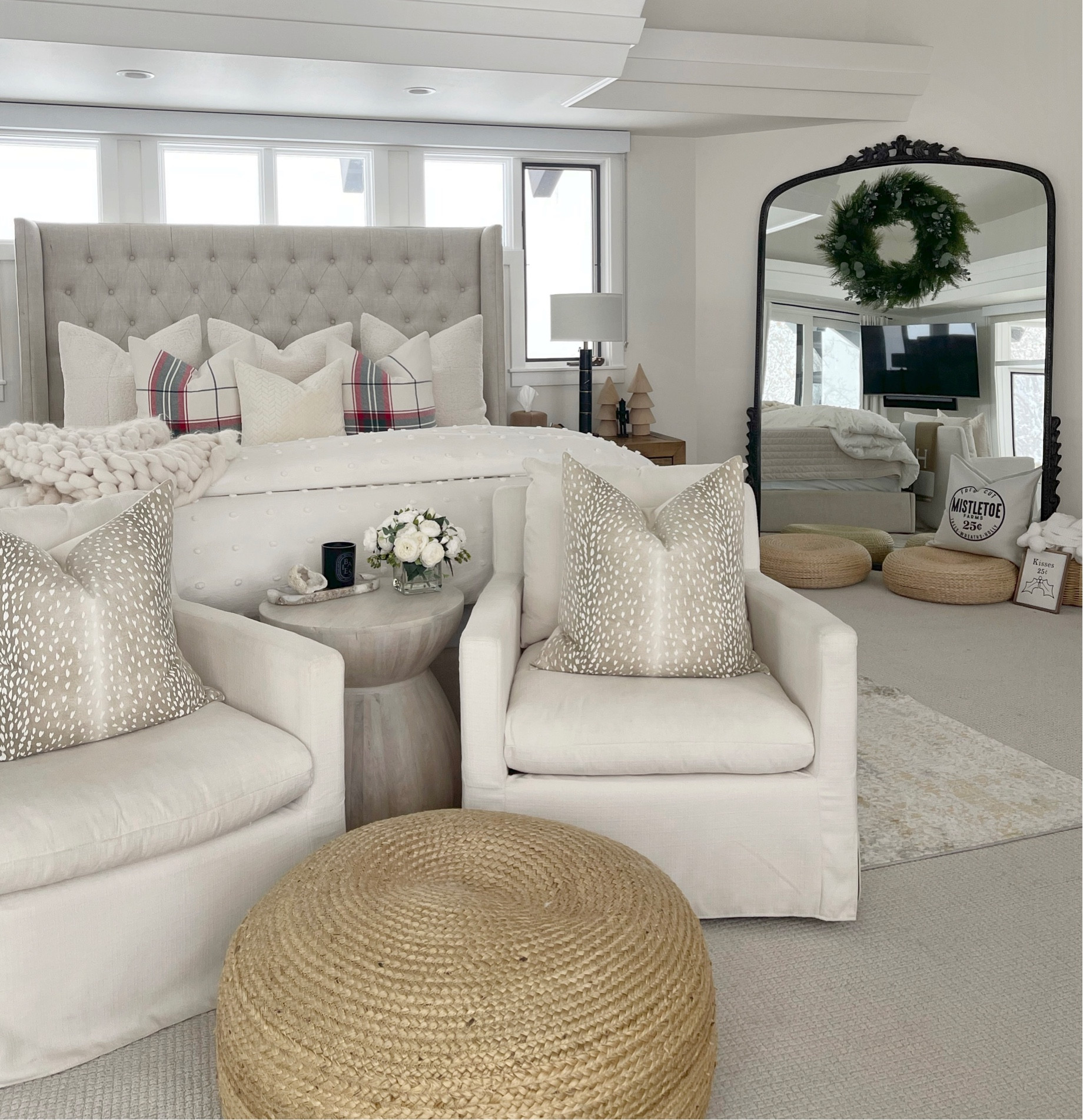 H O M E \ holiday winter bedroom🤩

Christmas decor
Wreath Target 
Home 

#LTKhome #LTKHoliday