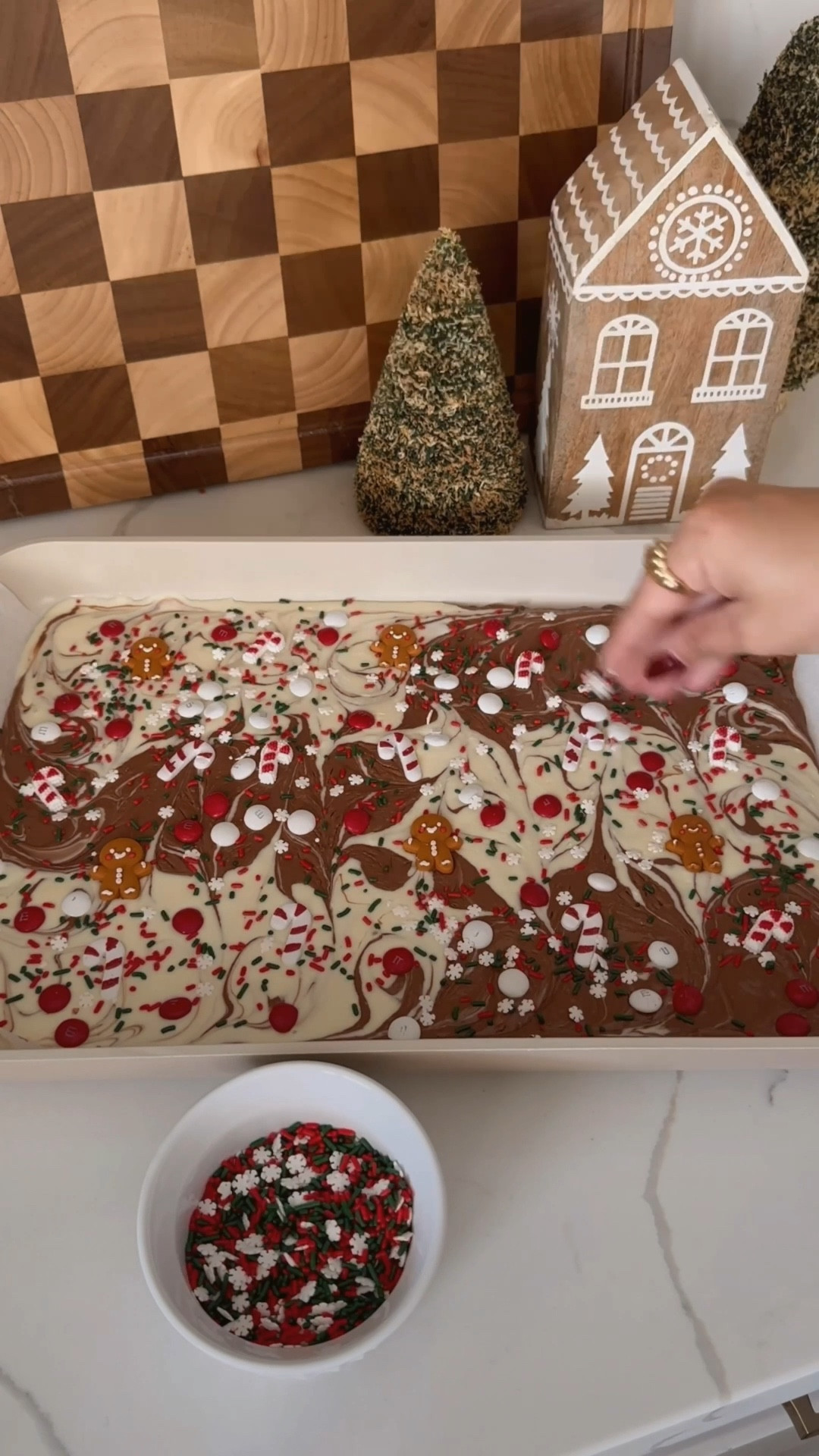 Christmas chocolate bark 🍫🎅🏼❤️

so fun for gifts! Instructions on my IG @jensgatheringnest 

#christmas #holiday #christmastreat #christmasdiy #christmasrecipe #ourplace 

#LTKhome #LTKHoliday #LTKGiftGuide