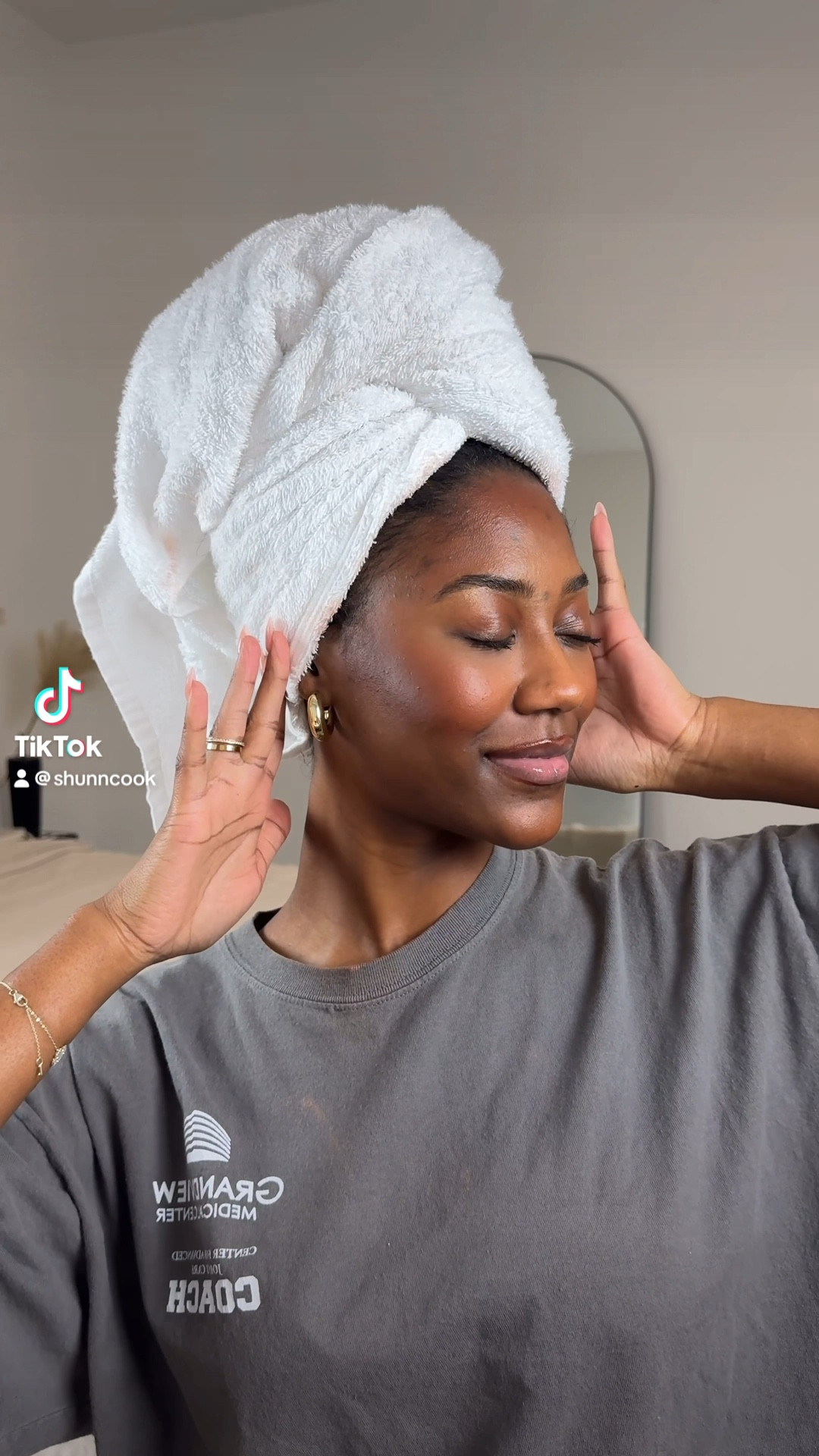 Blowout my hair with meee🔥
(Blow dryer is cortex beauty to be exact but linked is one similar!)